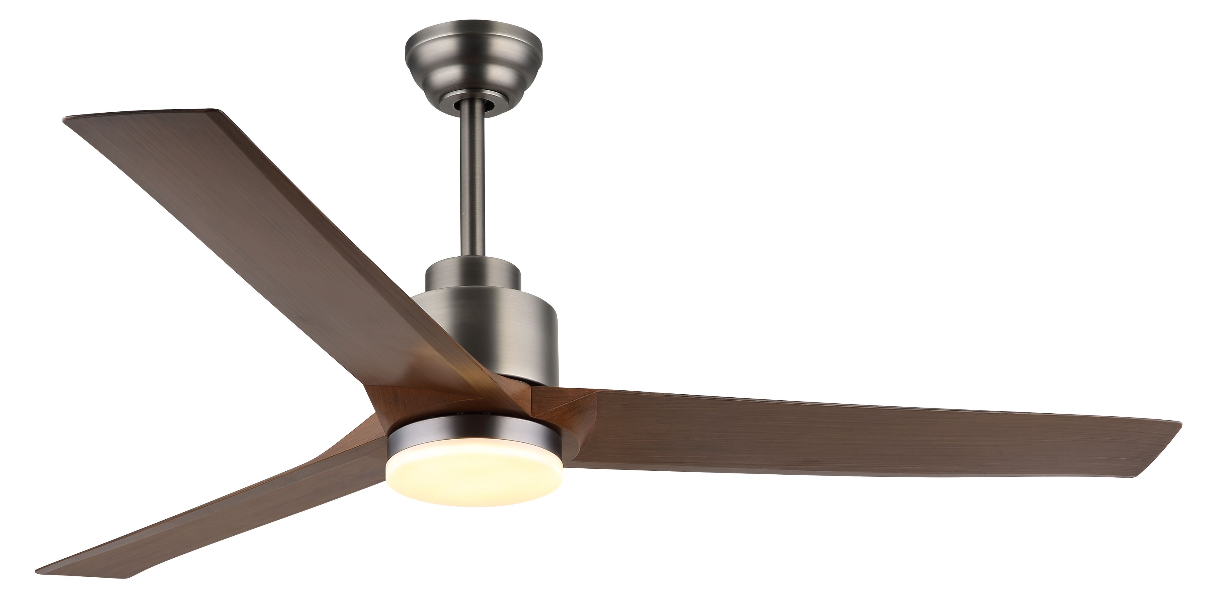 Ein moderner Deckenventilator mit drei braunen Flügeln, einem metallischen Motorgehäuse und einer zentralen Leuchte auf weißem Hintergrund.