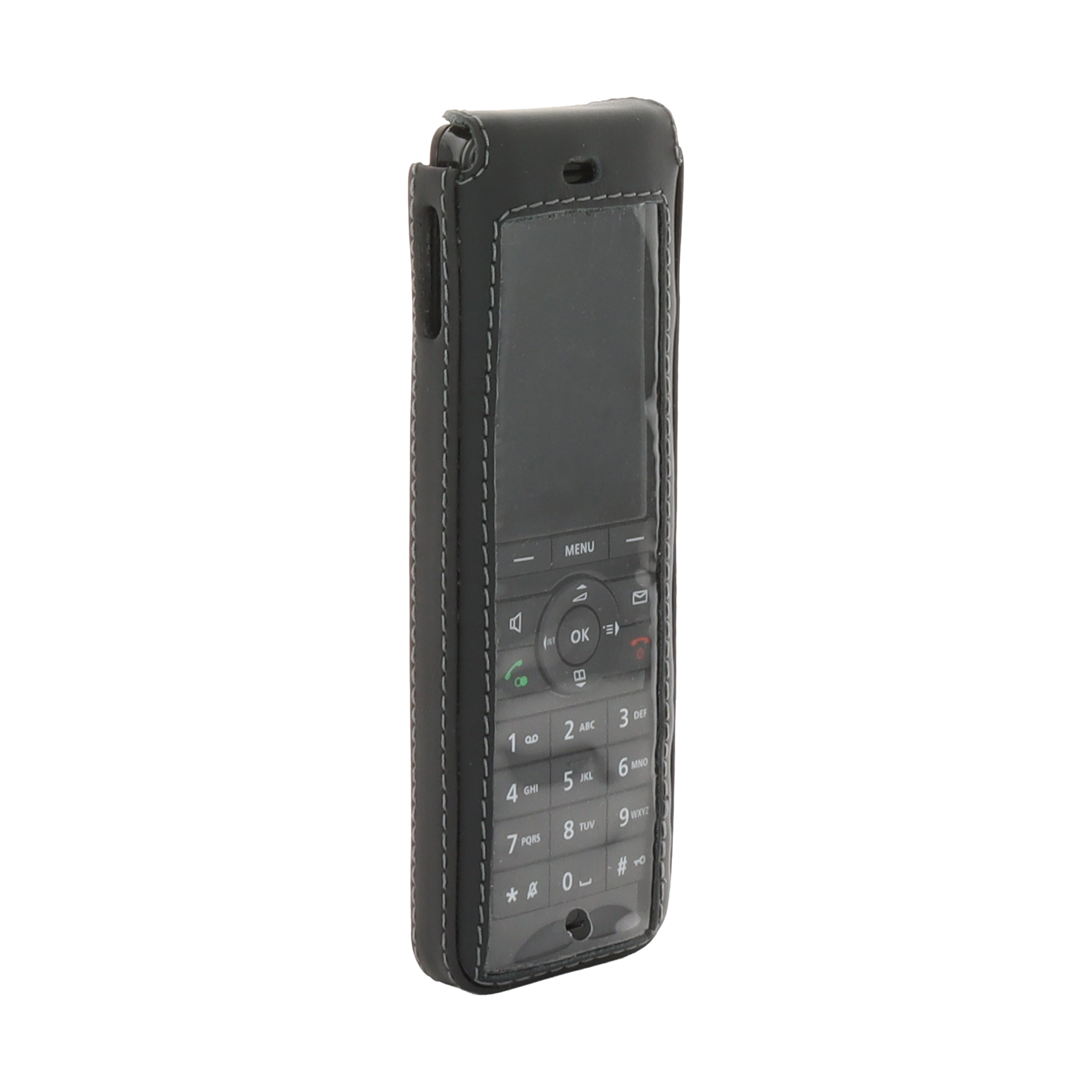 Ein schwarzes Mobiltelefon in einer schwarzen Lederhülle mit weißen Nähten, isoliert auf weißem Hintergrund.