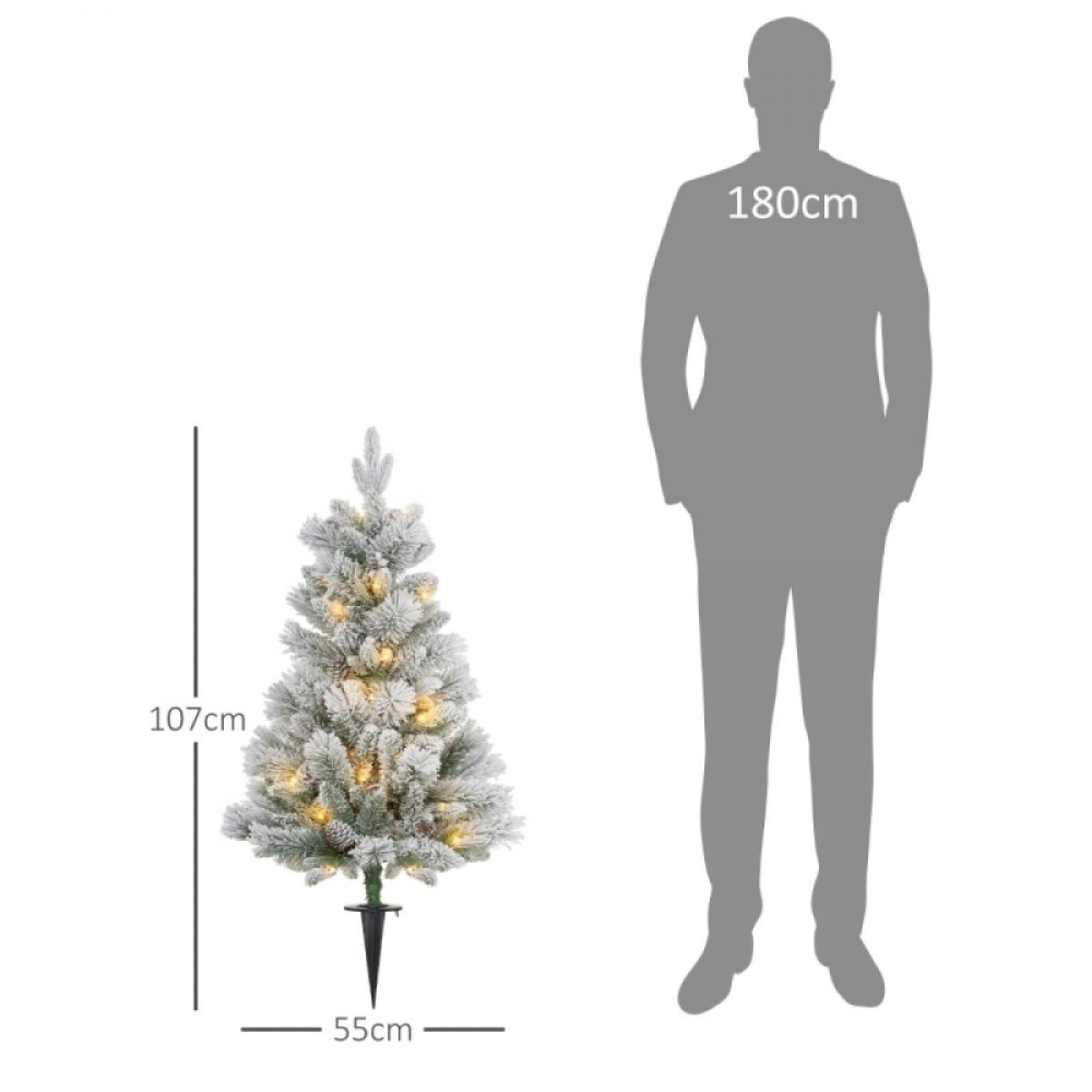Ein 107 cm hoher Weihnachtsbaum mit Lichtern neben einer 180 cm großen Silhouette. Maße angezeigt.