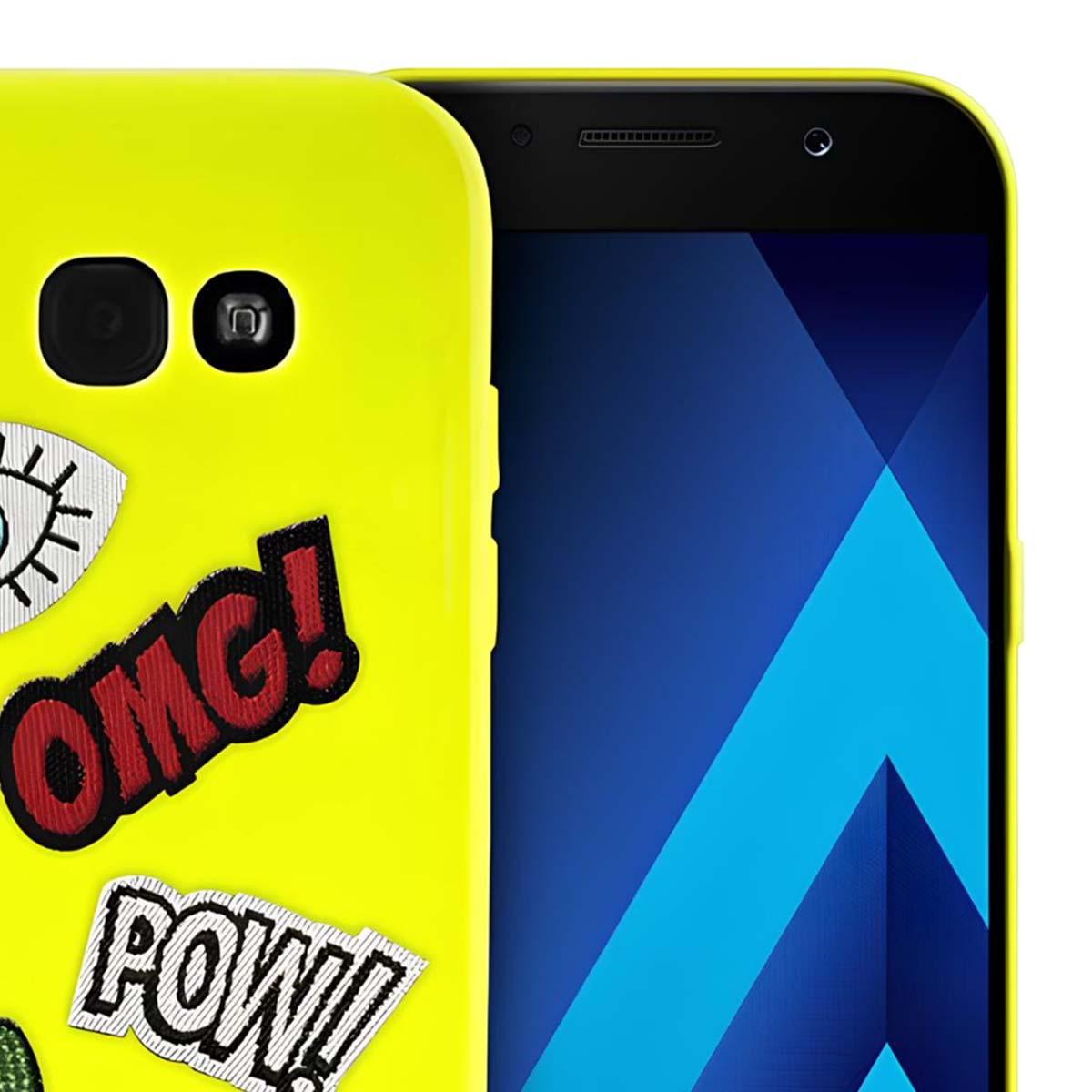 Una funda amarilla para teléfono con parches 'OMG!' y 'POW!'. A la derecha, un teléfono negro con pantalla azul.