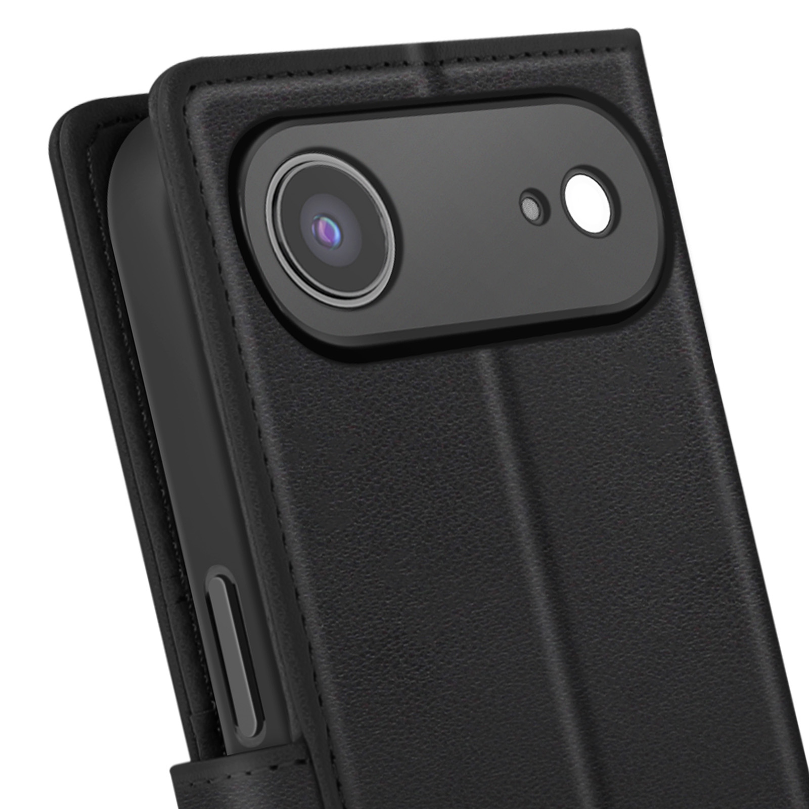 Primo piano di una custodia nera per telefono con ritaglio per fotocamera, un punto bianco e un telefono nero all'interno.