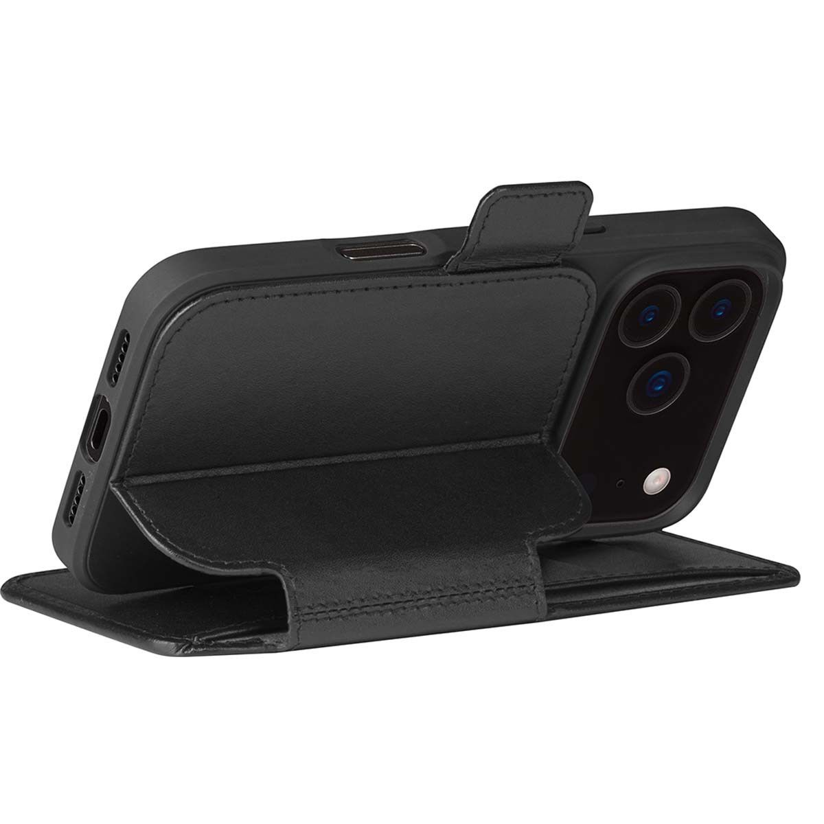 Una custodia per telefono nera con un design a portafoglio è aperta, rivelando le lenti della fotocamera del telefono. La custodia è in pelle, con cuciture visibili.