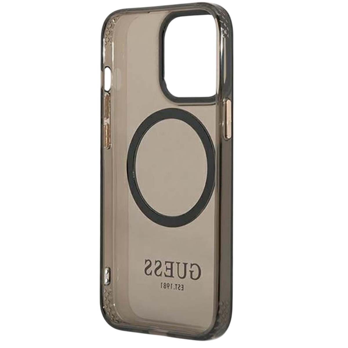 Una custodia trasparente per iPhone con logo Guess nero. Ha un caricatore MagSafe circolare e un ritaglio per la fotocamera.