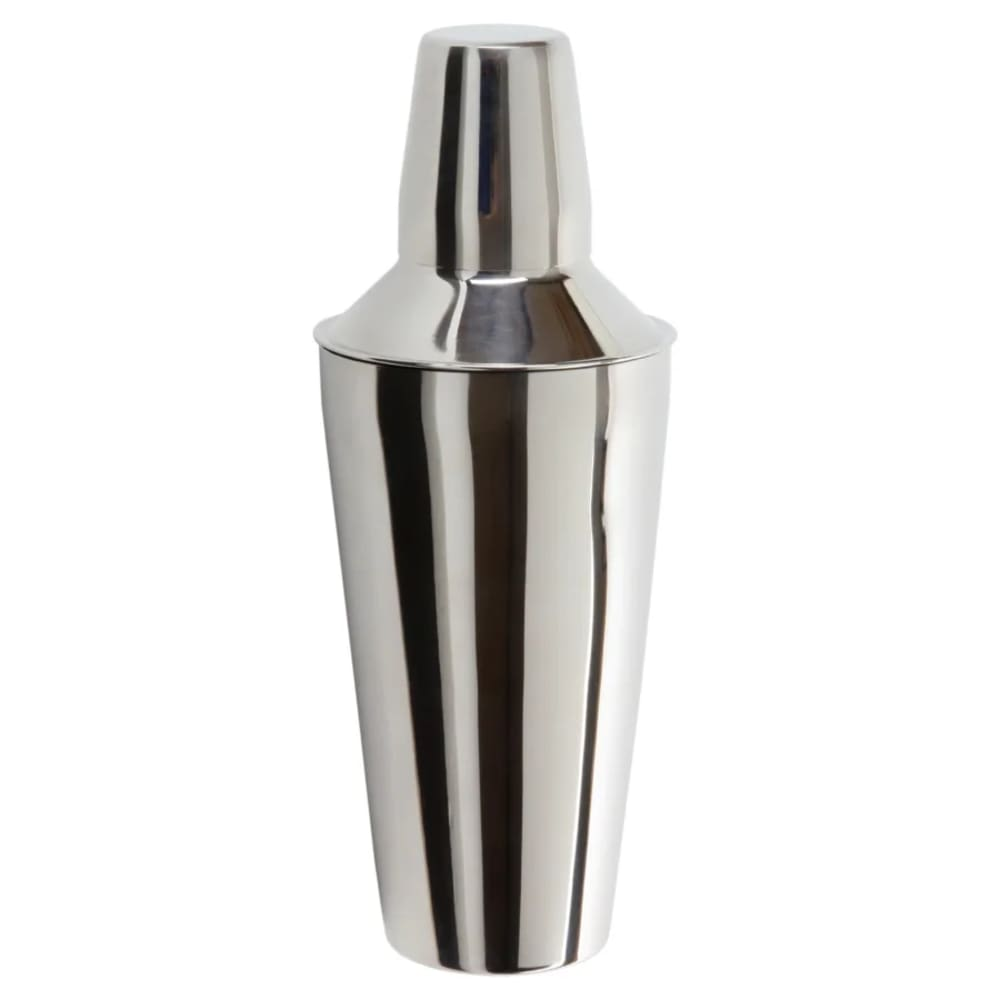 Uno shaker per cocktail argentato e lucido su sfondo bianco. Ha una parte superiore a forma di cono e una base cilindrica più ampia. Superficie riflettente.