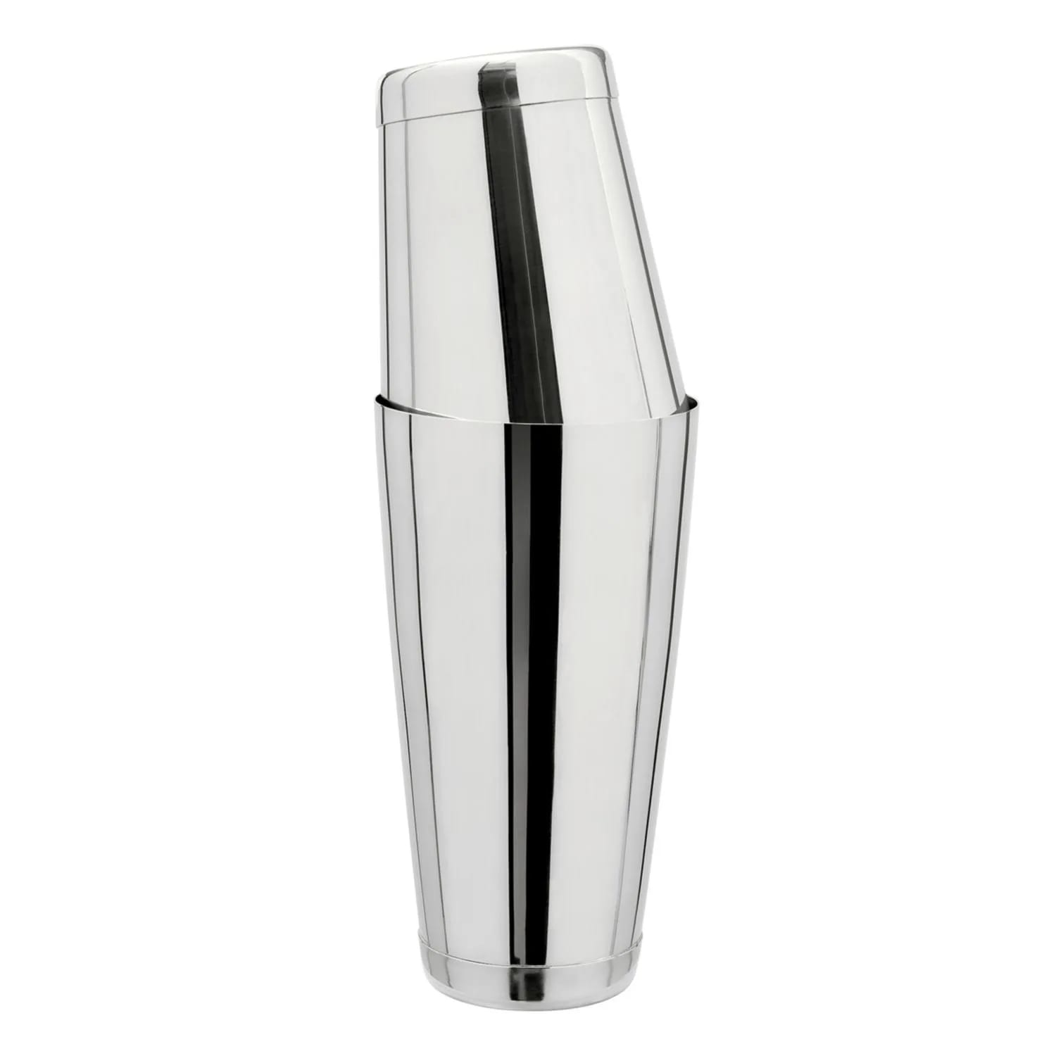 Uno shaker per cocktail in acciaio inossidabile, la parte superiore leggermente aperta. Lo sfondo è bianco.