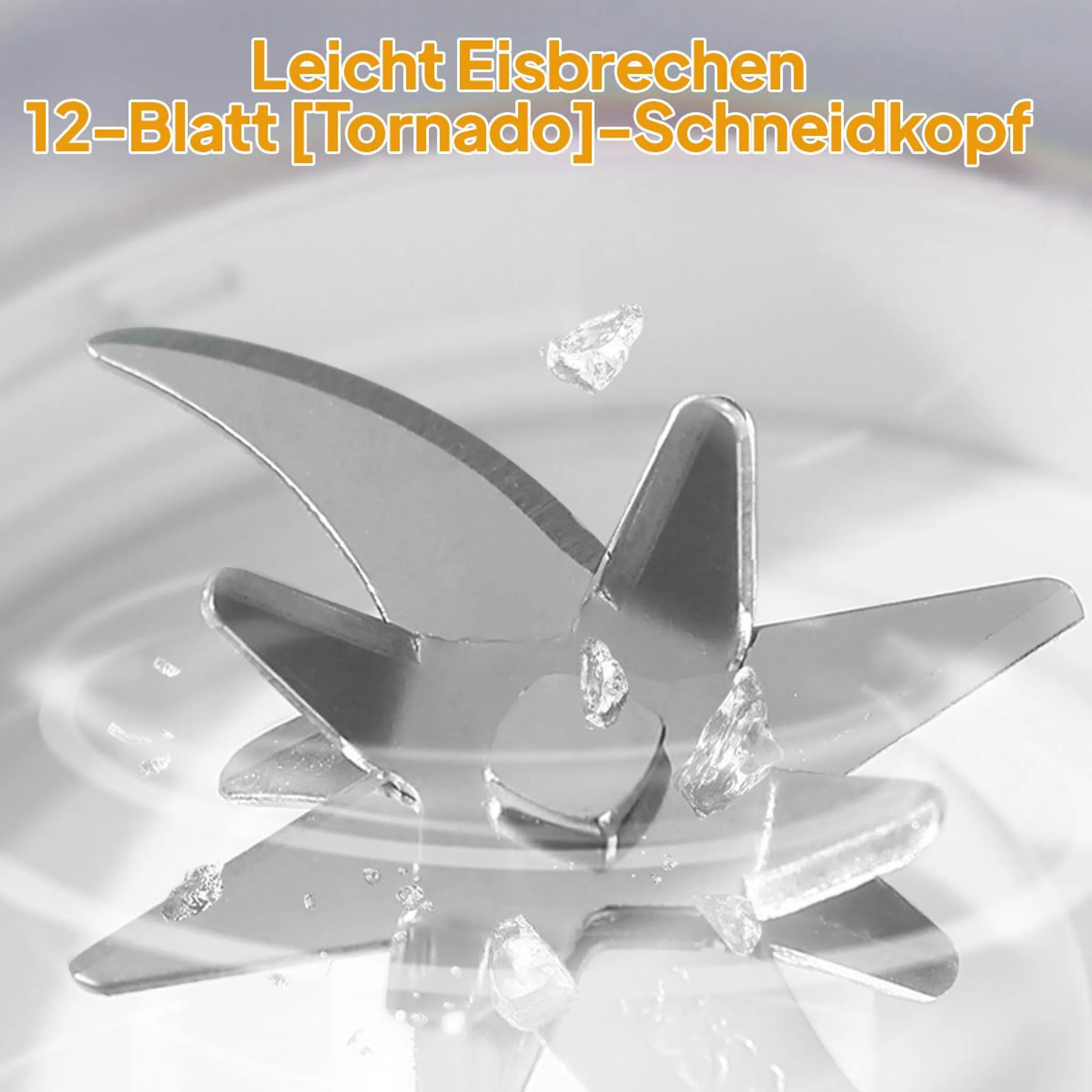 Nahaufnahme einer Mixer-Klinge mit Eissplittern, einer Komponente eines Foodprozessors. Text auf Deutsch oben.