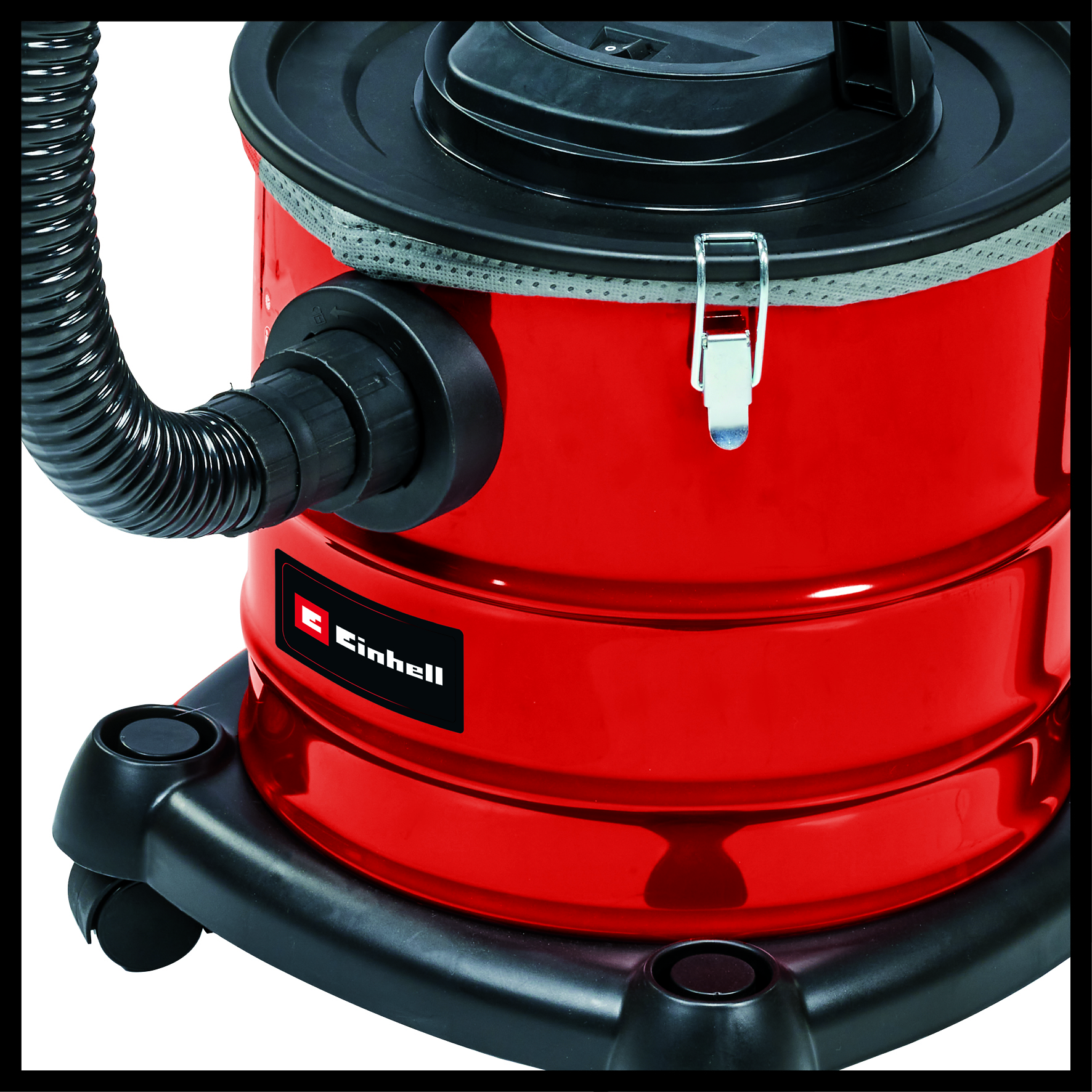 Un aspirapolvere Einhell rosso. Ha un tubo, una base e un coperchio neri. È visibile un fermo argentato.