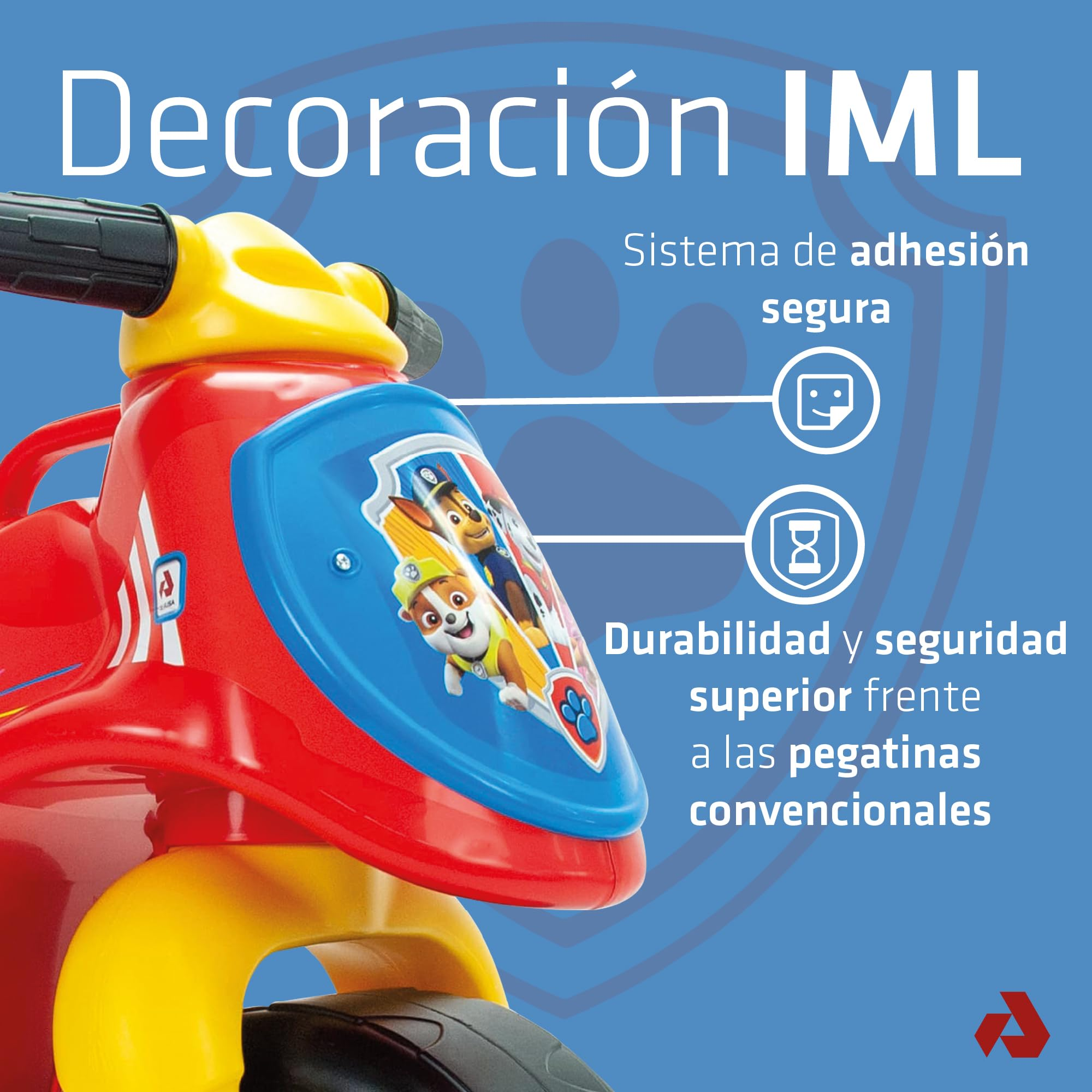 Moto giocattolo rossa, gialla e blu con personaggi di Paw Patrol su uno scudo blu.