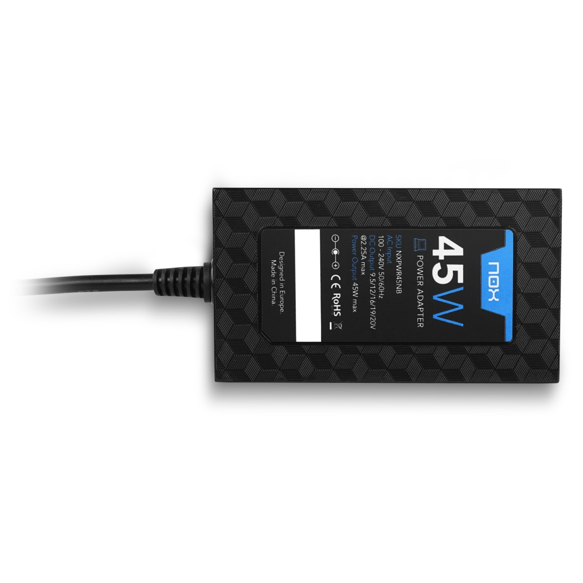Adaptador de corriente negro con detalles azules y cable negro. Lee '45W power adapter' y 'NOX'.