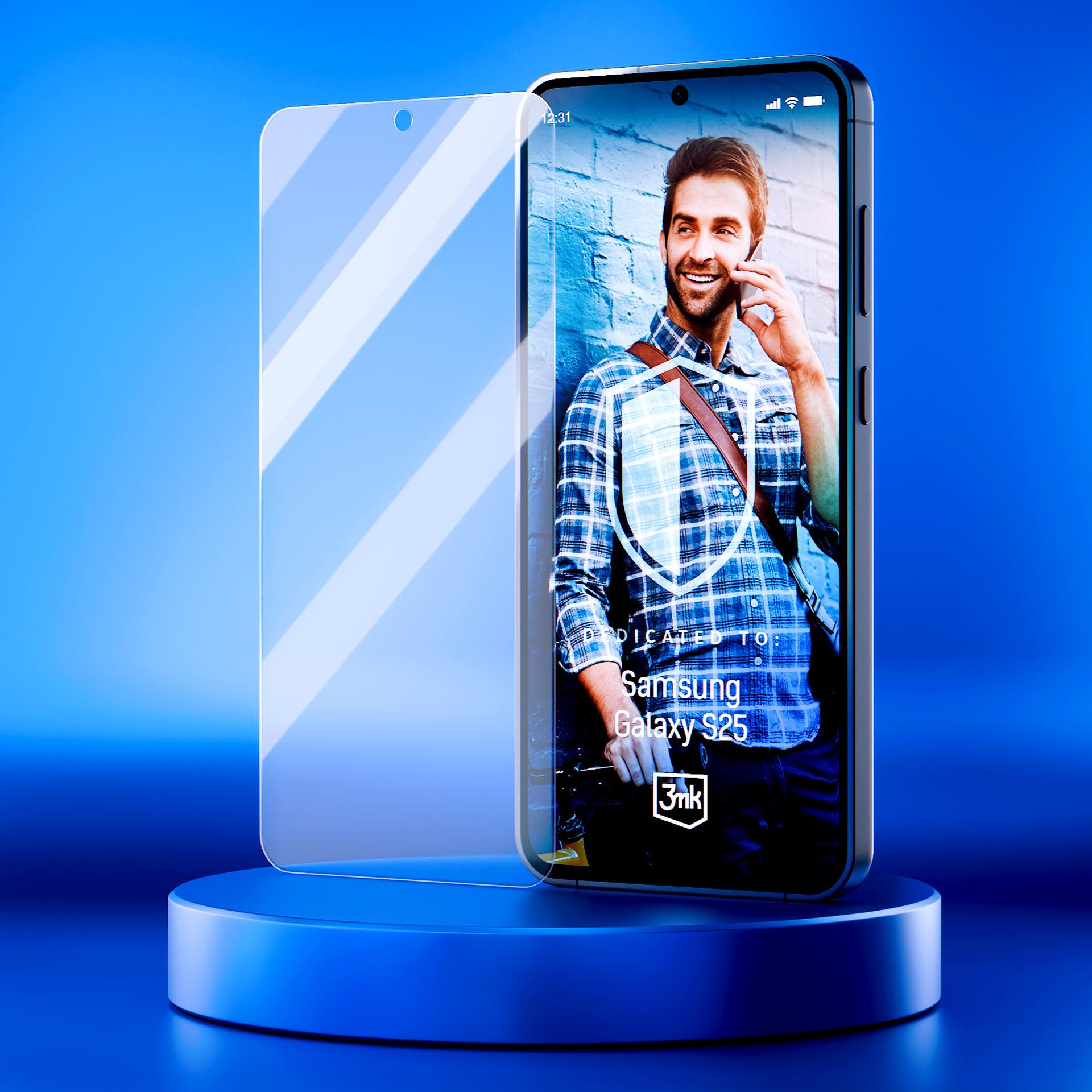 Telefon z ochroną ekranu. Wyświetla mężczyznę rozmawiającego przez telefon. Tekst: Samsung Galaxy S25.