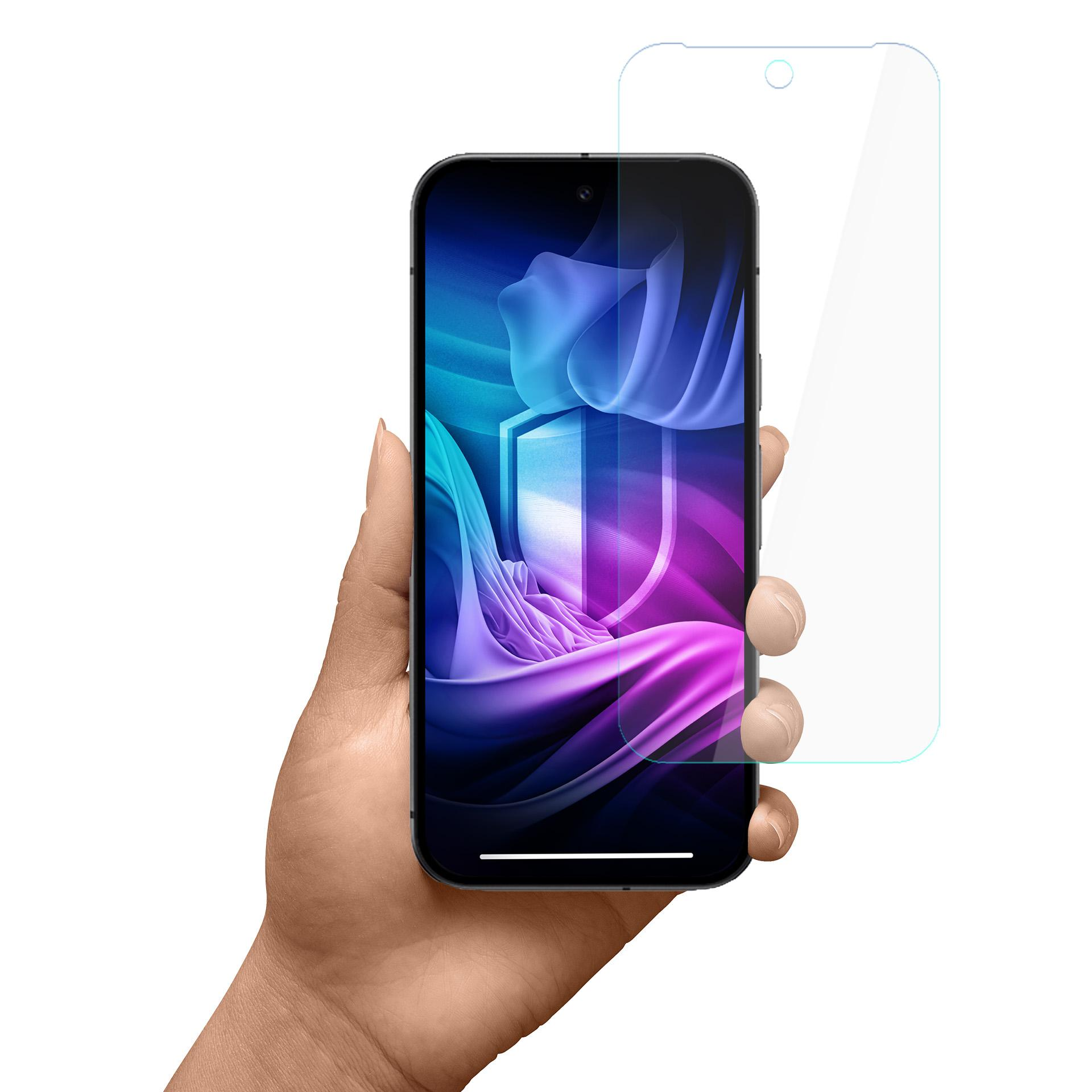 Una mano tiene uno smartphone con una protezione schermo. Lo schermo mostra un'immagine astratta colorata. La protezione  è trasparente.