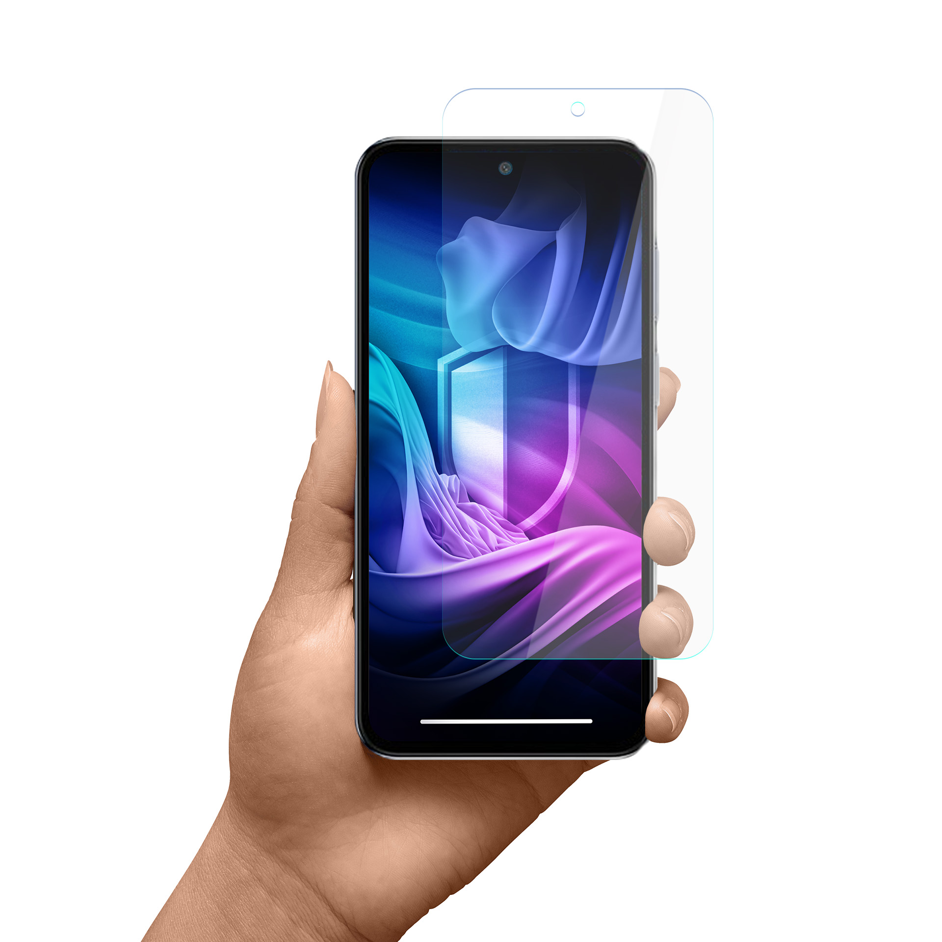 Mano che tiene smartphone con protezione schermo. Lo schermo mostra immagine astratta colorata. Sfondo bianco.