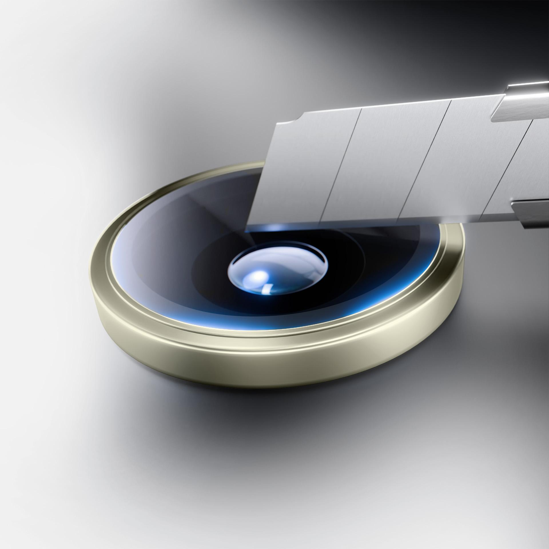 Ostrze noża do tapet częściowo włożone w okrągły, metalowy przedmiot z niebieską poświatą.