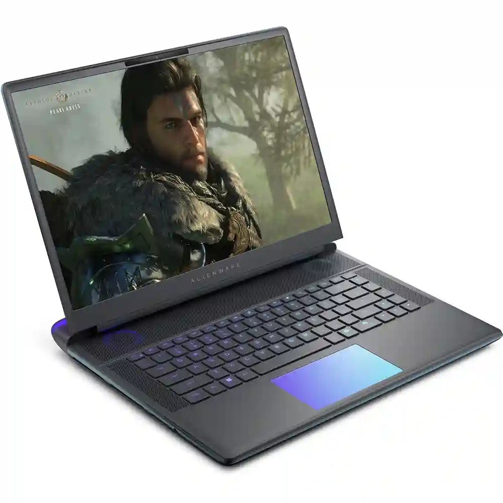 Bir Alienware dizüstü bilgisayarı, kürklü bir adamın yer aldığı bir video oyunu sahnesini gösteriyor. Klavye mor ve mavi tonlarda aydınlatılıyor.