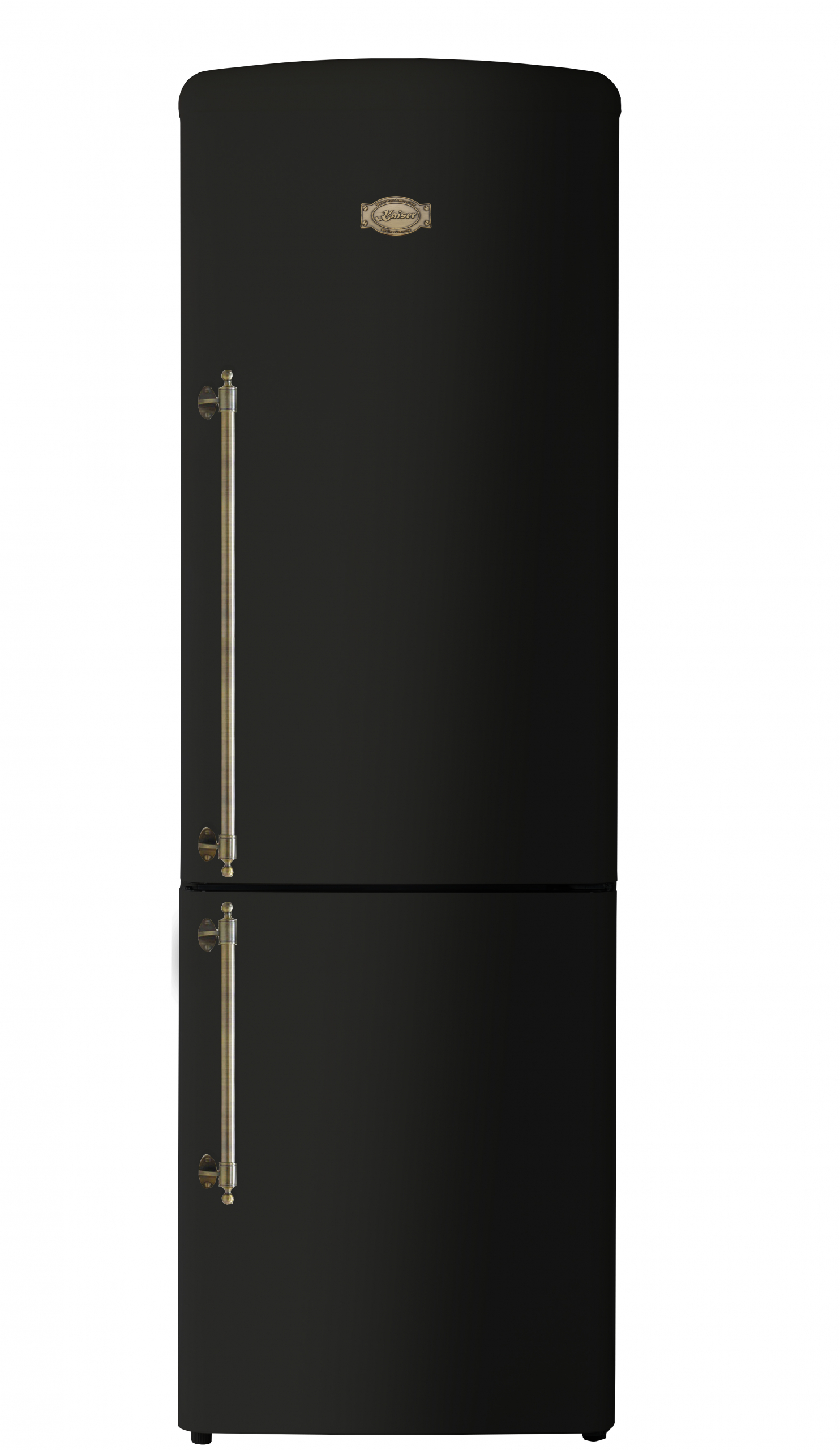 Ein schwarzer Kühlschrank mit bronzefarbenen Griffen. Er hat zwei Türen und ein kleines Emblem oben. Der Hintergrund ist weiß.