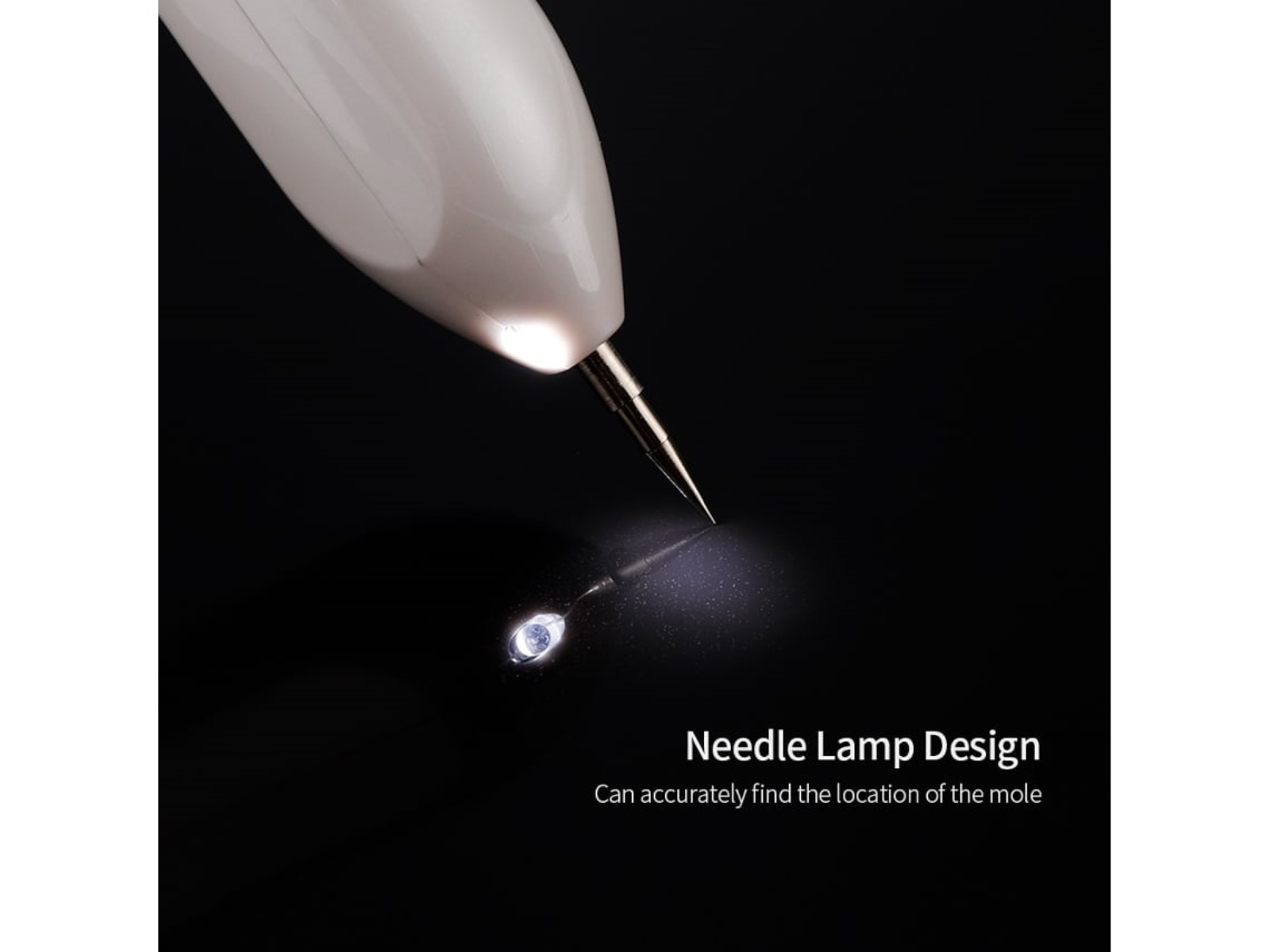 Ein weißes stiftähnliches Gerät mit Nadelspitze leuchtet. Ein kleines Licht scheint und reflektiert auf der schwarzen Oberfläche. Text: Needle Lamp Design.