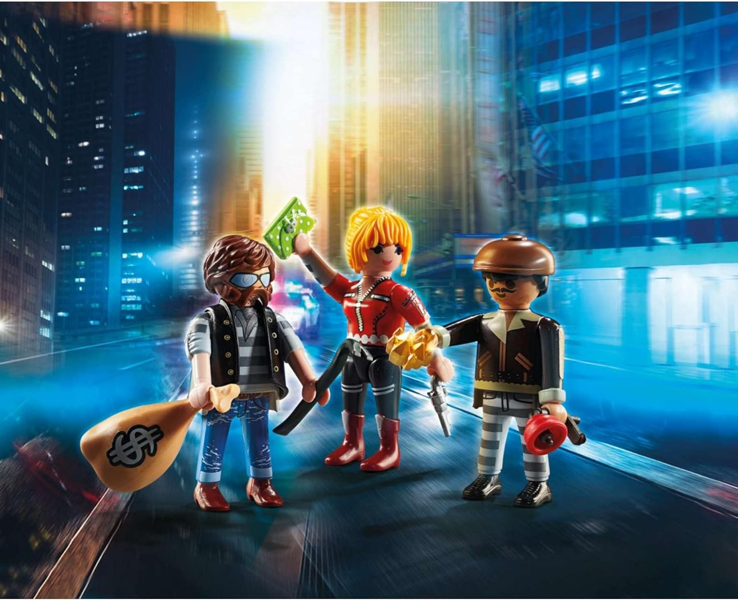 Drei Playmobil-Figuren in einer Stadtszene. Einer hält einen Geldsack, ein anderer einen Geldschein und der dritte eine Waffe und Geld.