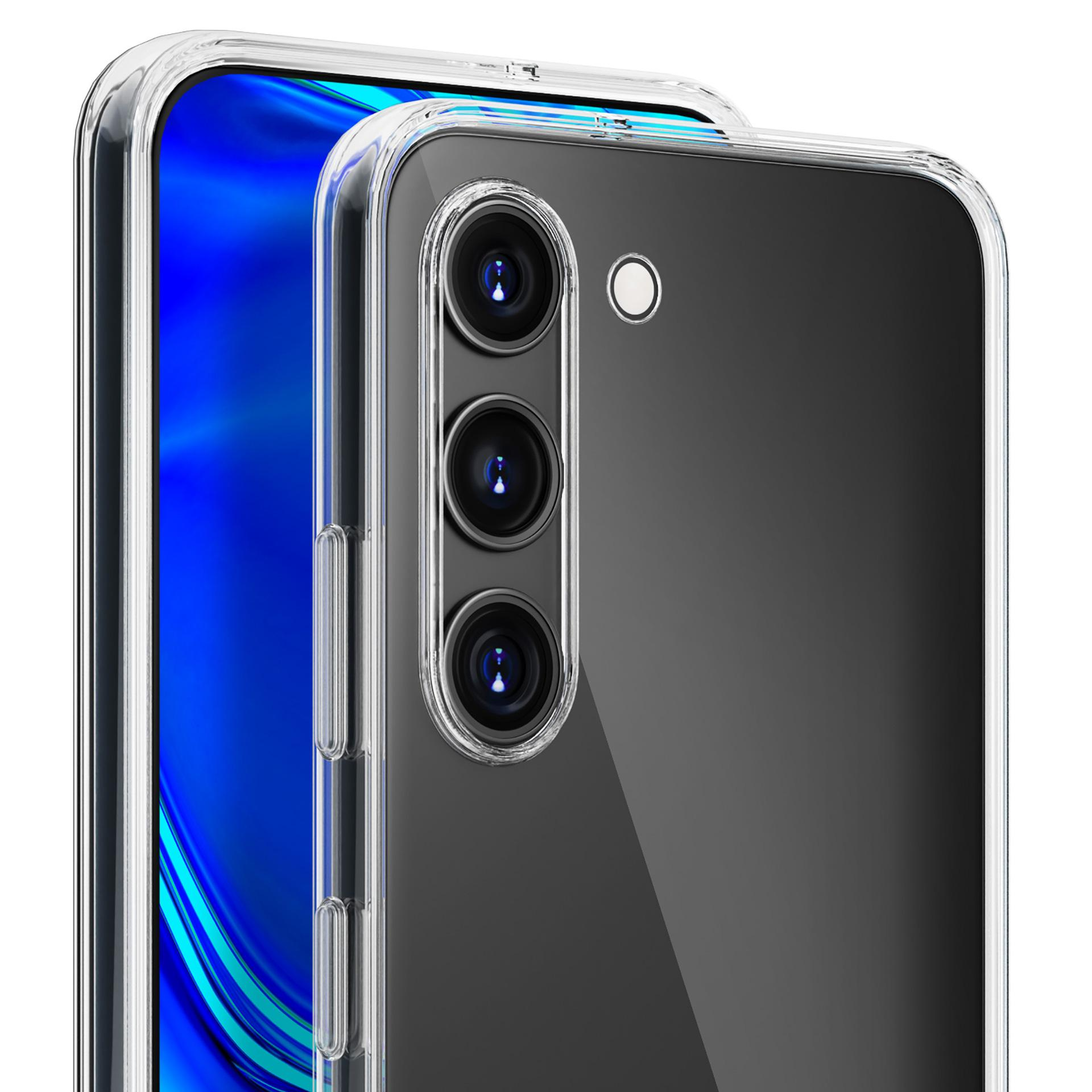 Zbliżenie smartfona z przezroczystym etui. Telefon ma trzy obiektywy aparatu. Ekran wyświetla niebieskie odcienie.