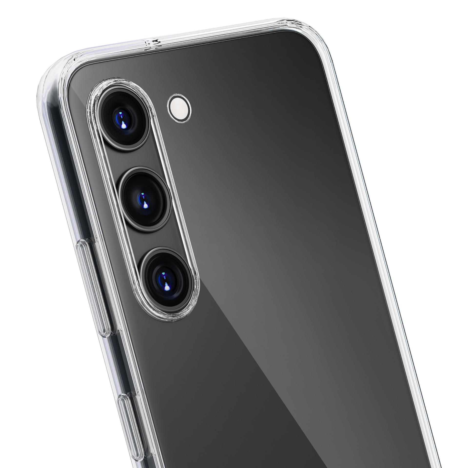 Zbliżenie modułu aparatu telefonu i przezroczystego etui ochronnego. Widoczne są obiektywy i szczegóły obudowy.