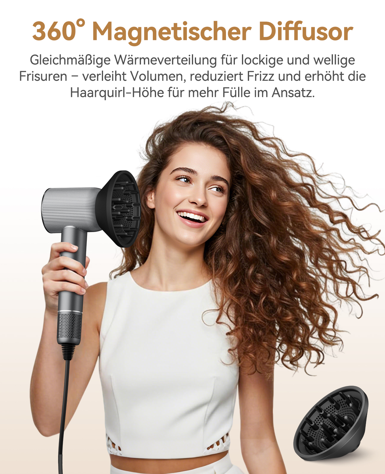 Frau hält einen Haartrockner mit Diffusor. Sie lächelt mit langen, lockigen, braunen Haaren. Text: '360° Magnetischer Diffusor'.