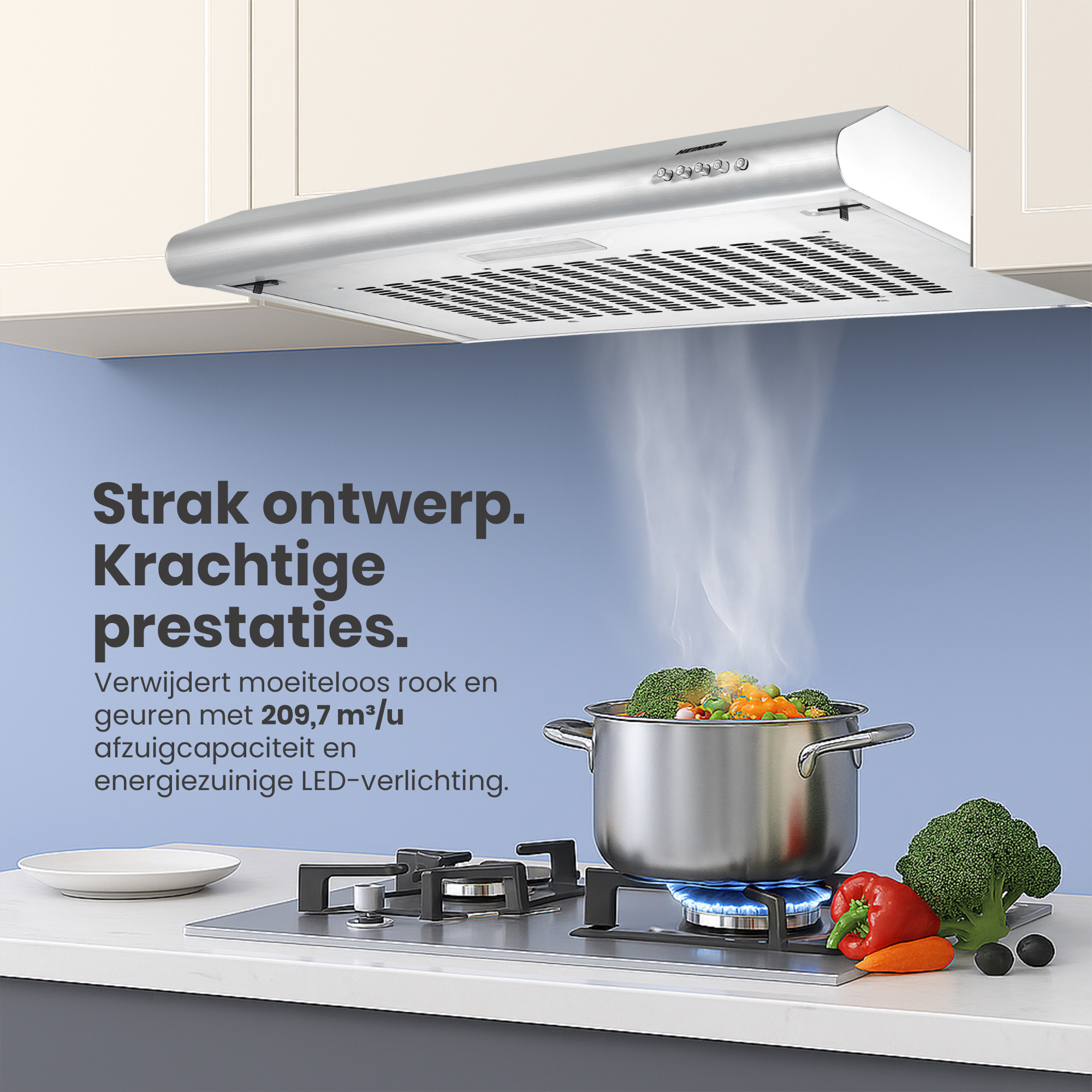 Een keuken met een afzuigkap boven een fornuis. Een pan met groenten stoomt. Groenten en fruit aan de zijkant.