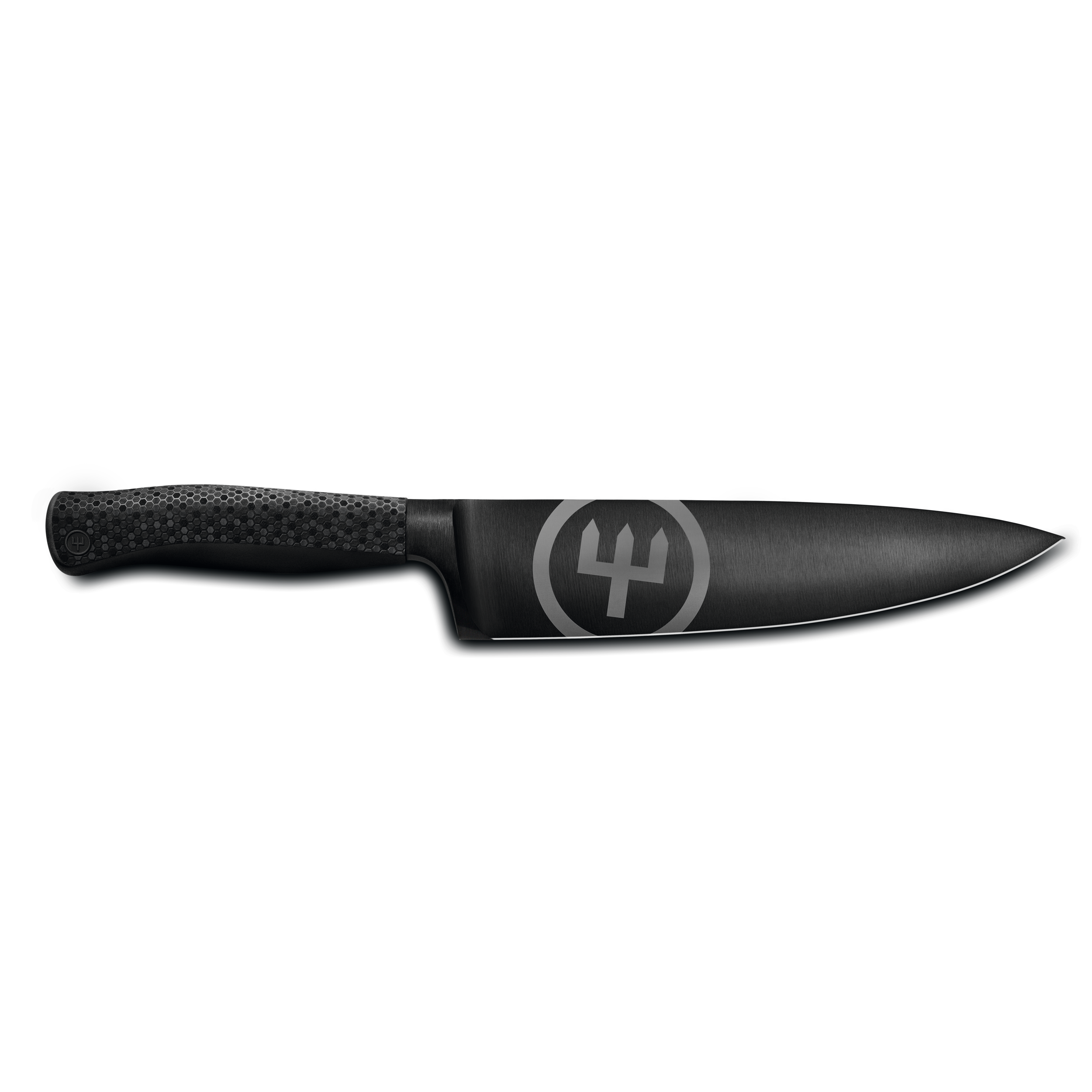 Schwarzes Kochmesser mit Dreizack-Logo. Der Griff ist strukturiert. Die Klinge ist glatt und hat einen weißen Rand.