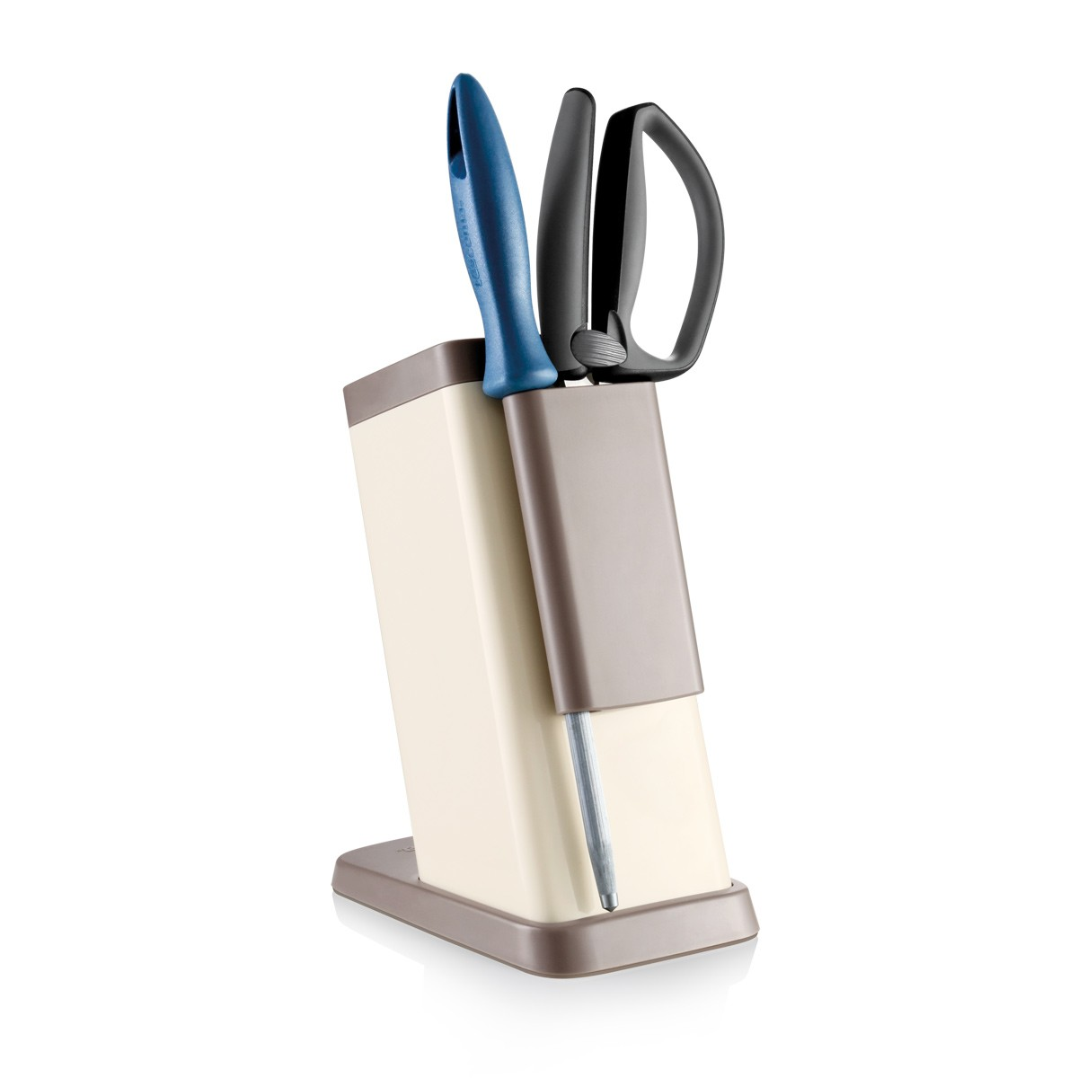 Ein Messerblock mit blauem Messer und schwarzer Schere. Der Block ist beige und braun. Der Hintergrund ist weiß.