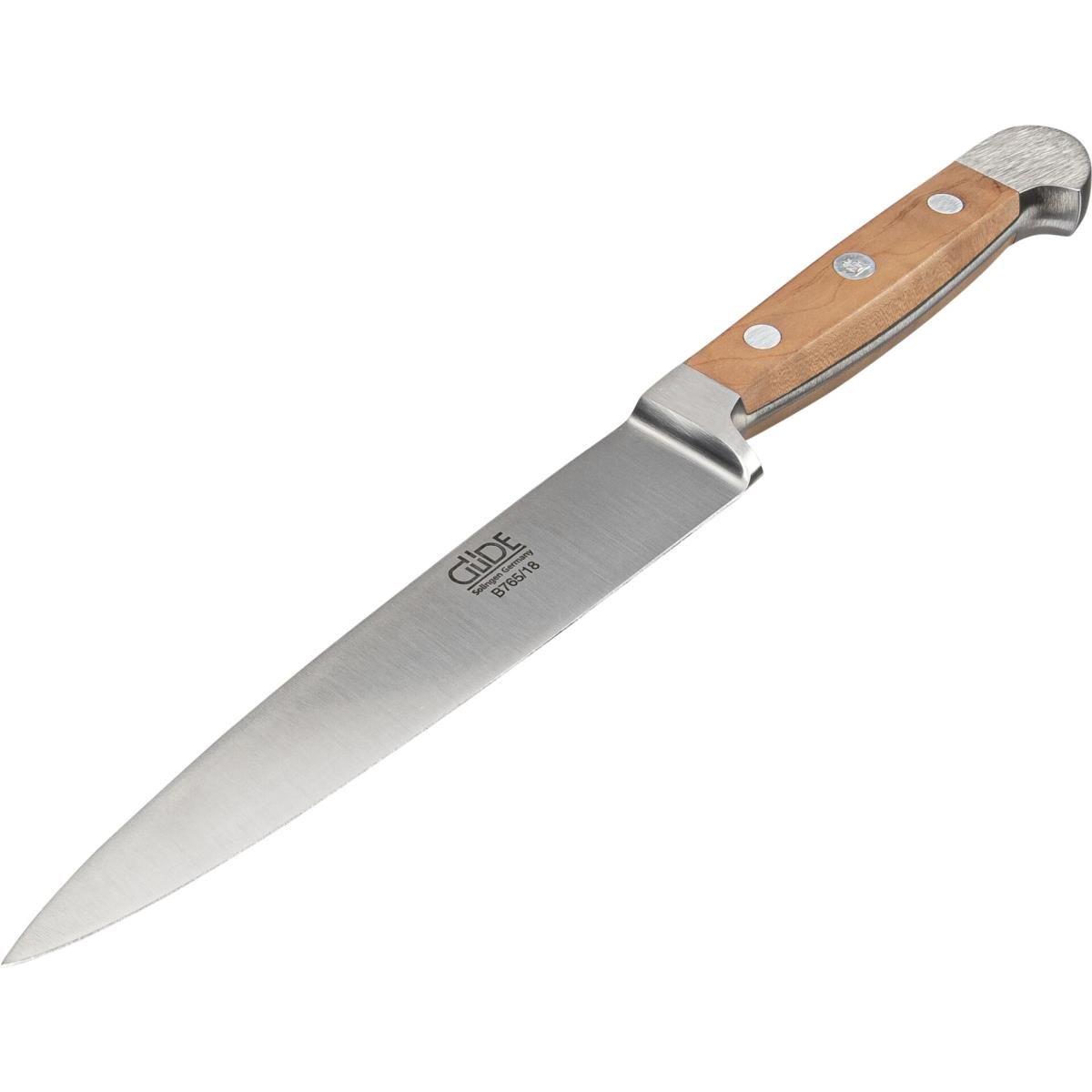Ein Küchenmesser mit Holzgriff vor weißem Hintergrund. Die Klinge ist silberfarben, der Griff hellbraun.