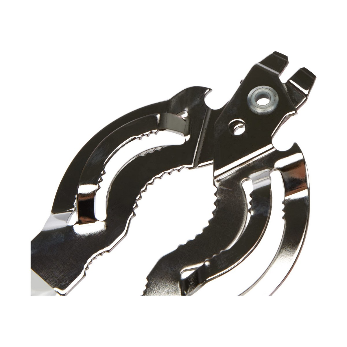 Nahaufnahme eines silbernen Multi-Tools. Es hat verschiedene Öffnungen und eine gezahnte Kante. Der Hintergrund ist weiß.