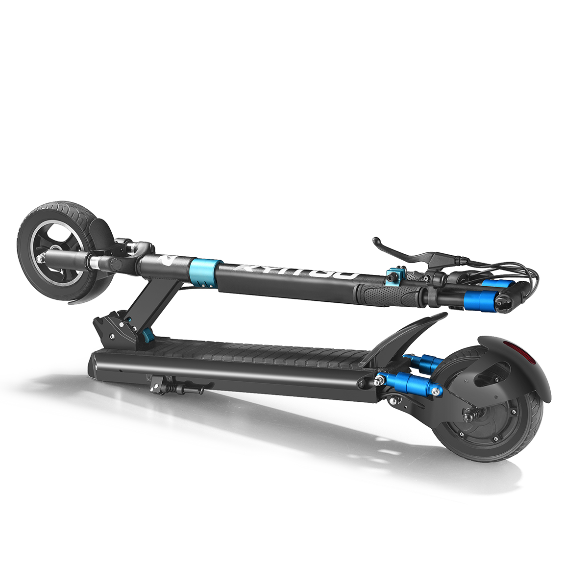 Czarno-niebieska hulajnoga elektryczna, złożona, na białej powierzchni. Hulajnoga ma dwa koła, kierownicę i platformę na stopy.