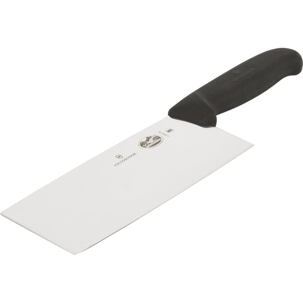 Siyah saplı ve gümüş renkli bıçaklı bir satır. Bıçak dikdörtgen şeklinde ve Victorinox logosu taşıyor. Beyaz zemin.