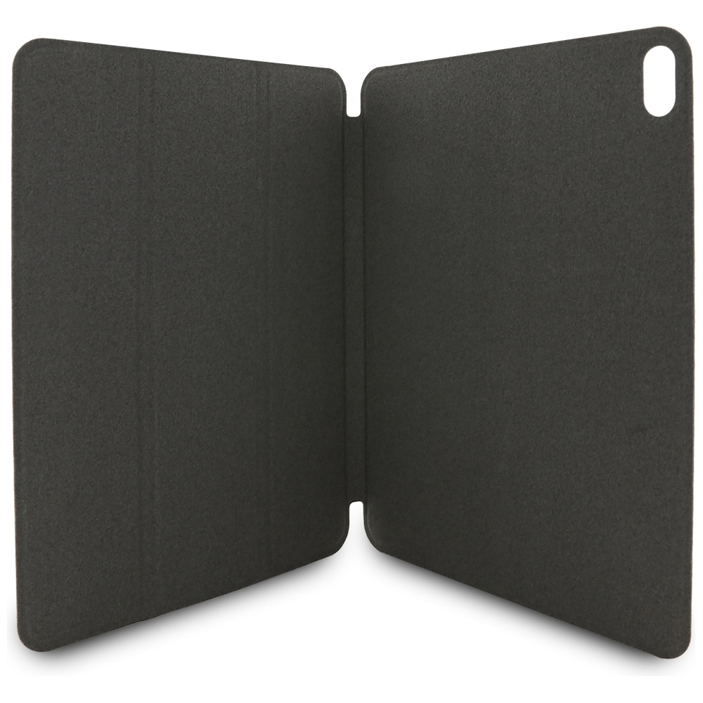Custodia per tablet grigio scuro aperta, angolata. Il lato destro ha un ritaglio per la fotocamera. La custodia è su una superficie bianca.