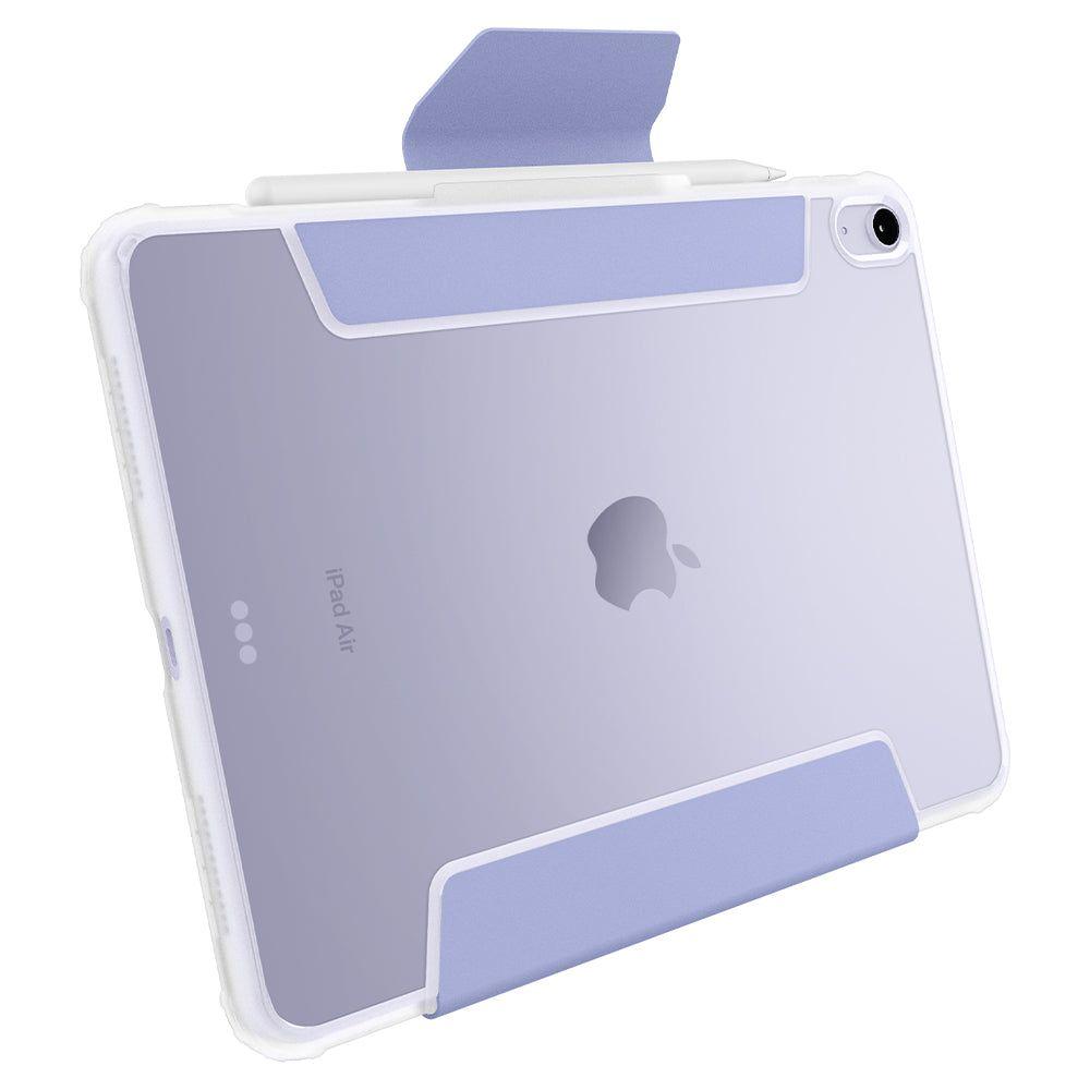 Un iPad Air in una custodia lavanda. La custodia ha un supporto e un posto per una penna. L'iPad è angolato su una superficie bianca.