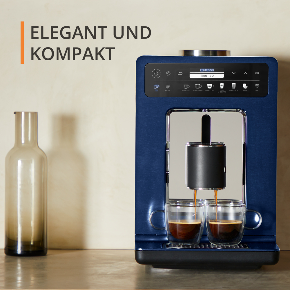 Una macchina per espresso blu eroga caffè in due tazze di vetro. Una bottiglia di vetro è a sinistra. Il testo dice 'Elegant und Kompakt'.