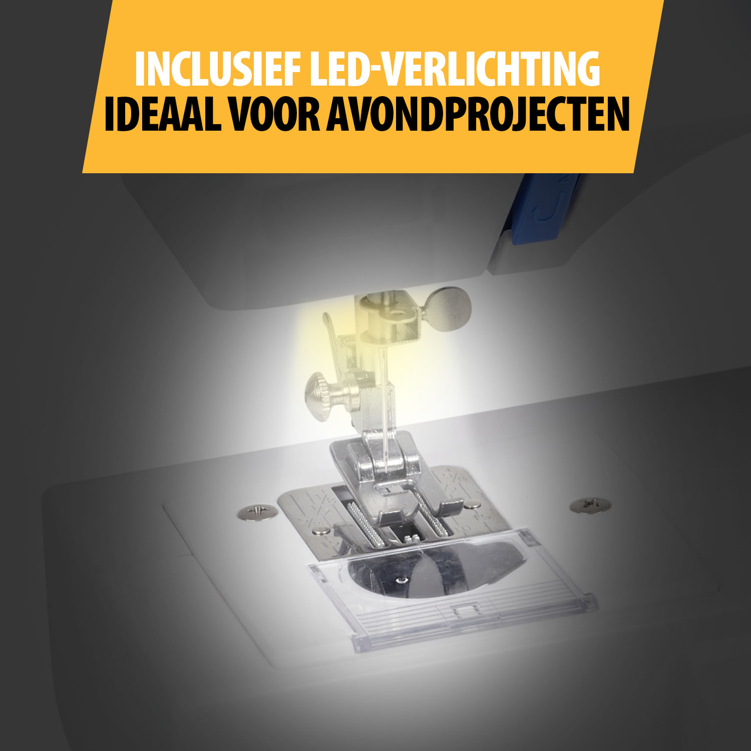 Dettaglio macchina da cucire con illuminazione a LED. Sono visibili un piedino in metallo e una piastra in plastica trasparente, con luce gialla.
