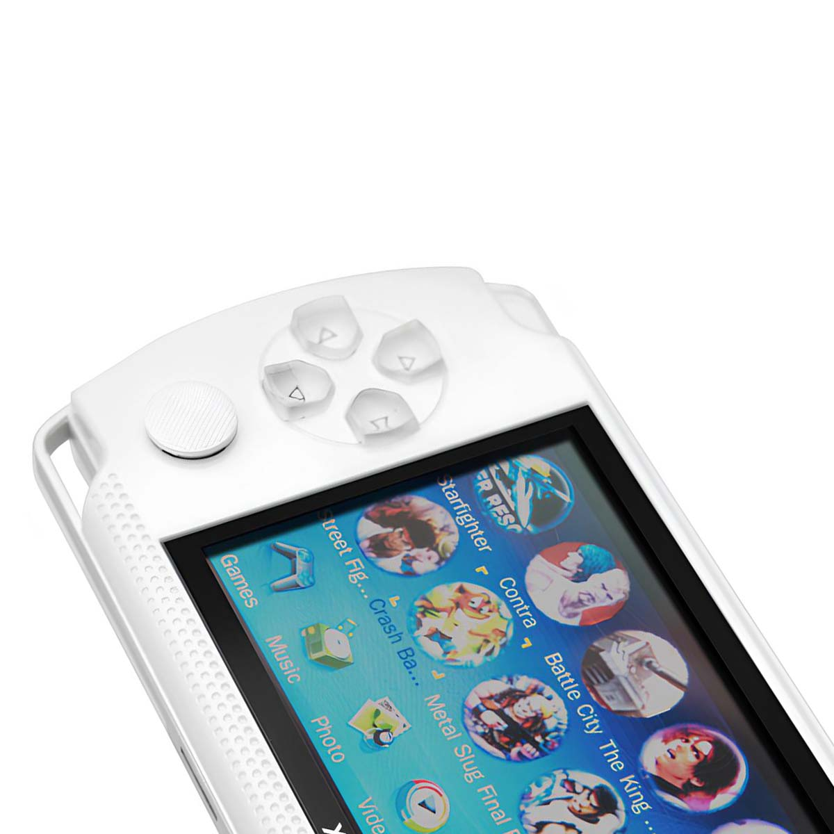 Una consola de juegos portátil blanca con botones y una pantalla que muestra iconos de juegos. La pantalla muestra juegos como Contra.