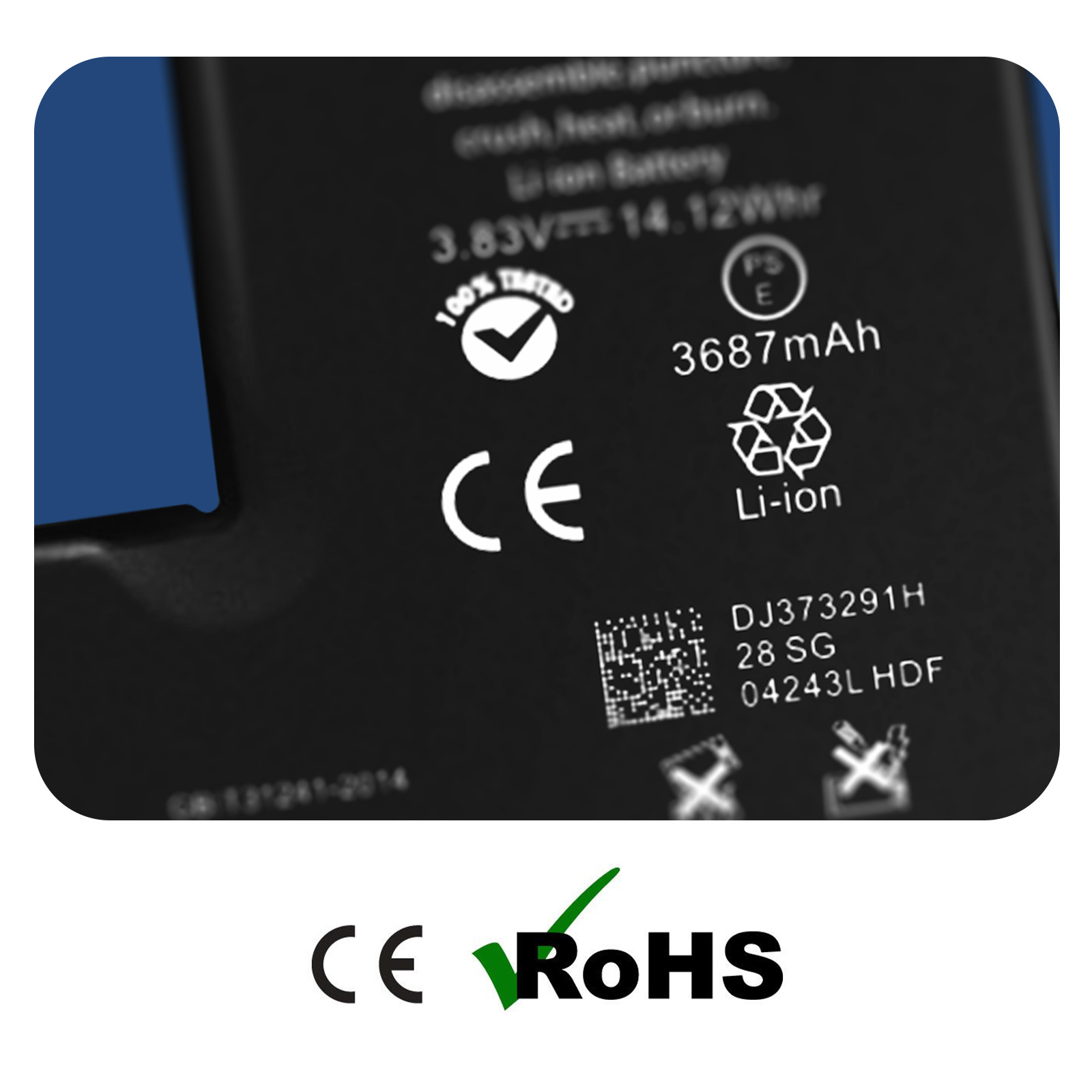 Nahaufnahme eines schwarzen Akkus mit weißem Text und Symbolen, darunter 'CE', 'RoHS' und 'Li-ion'. Ein blauer Rahmen ist sichtbar.