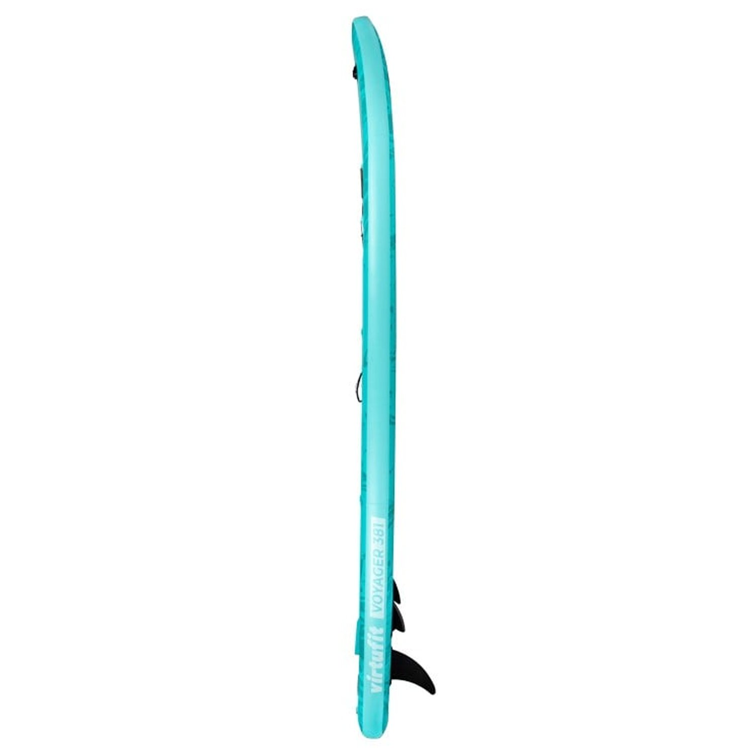 Ein türkisfarbenes Paddleboard von der Seite mit schwarzen Flossen. Auf dem Board steht der Text 'virtufit VOYAGER 381'.