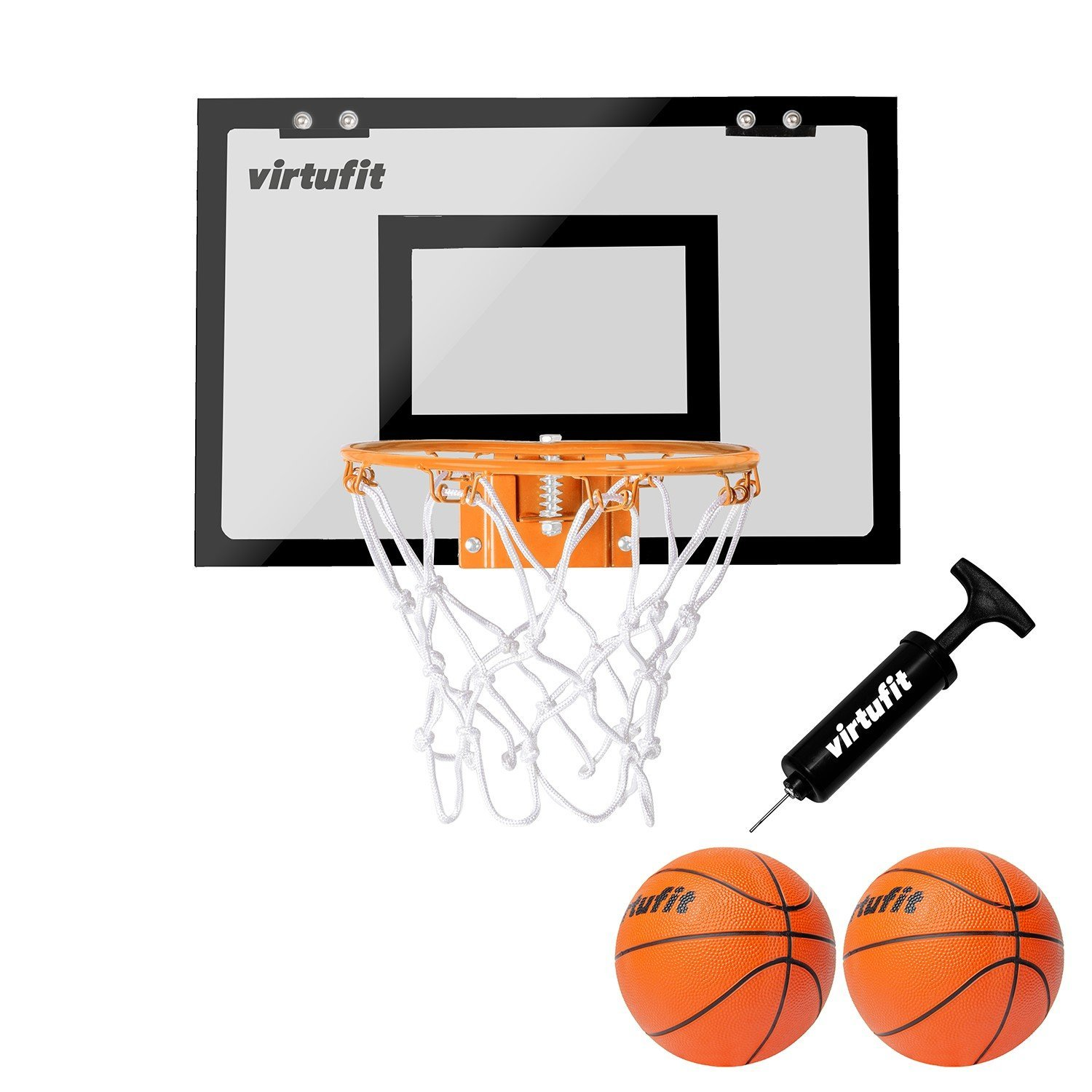 Ein Basketballkorb-Set mit zwei orangefarbenen Basketbällen und einer Pumpe. Der Korb ist schwarz und orange, mit einem weißen Netz. Die Marke ist Virtufit.