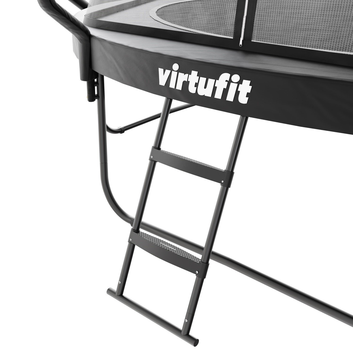 Ein schwarzes Trampolin mit weißem 'virtufit'. Eine Leiter ist an der Seite befestigt. Der Hintergrund ist weiß.