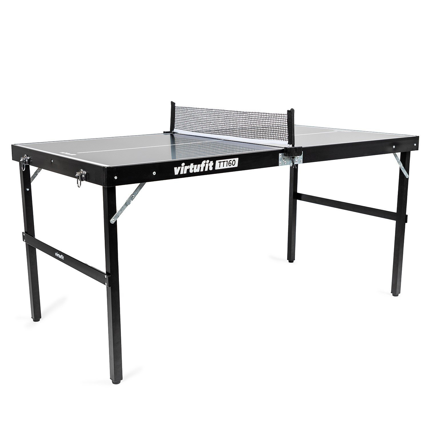 Ein Tischtennistisch von Virtufit TT160. Der Tisch ist schwarz mit einem Netz in der Mitte. Der Tisch steht auf weißem Hintergrund.
