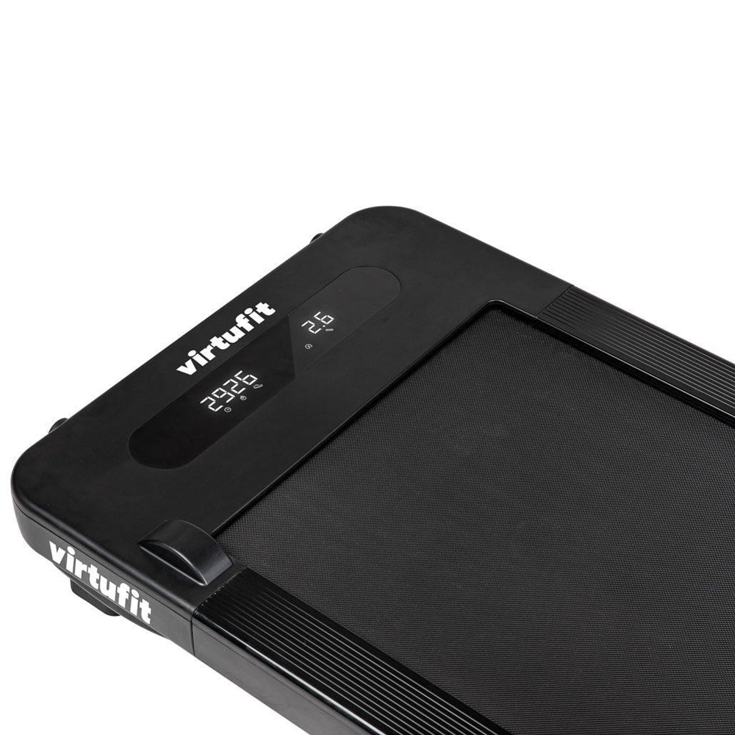 Tapis roulant Virtufit nero. Il display mostra 2926 e 2,6. La superficie del tapis roulant è strutturata. Virtufit è scritto lateralmente.
