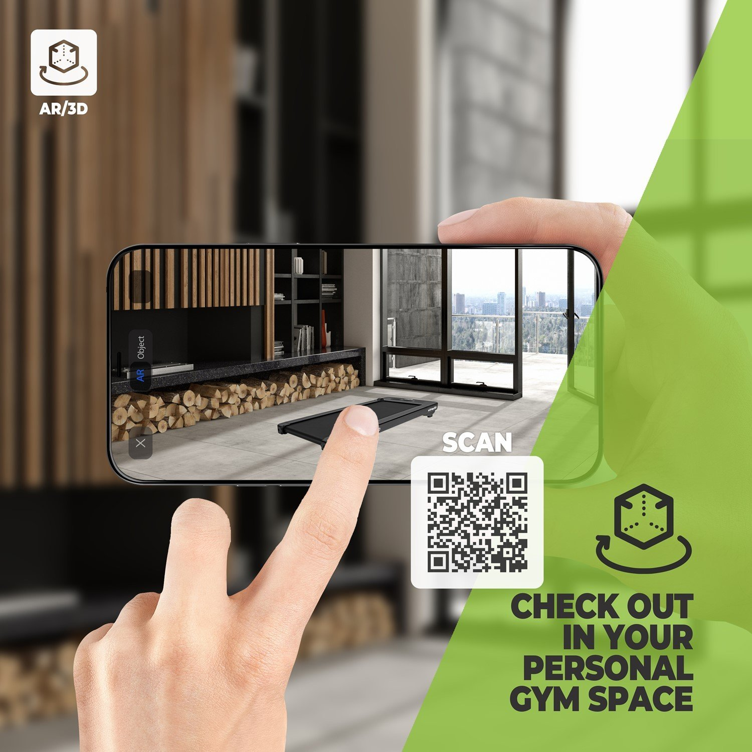 Una mano tiene un telefono che mostra un interno di palestra. È presente un codice QR per la scansione. La scena è in realtà aumentata.