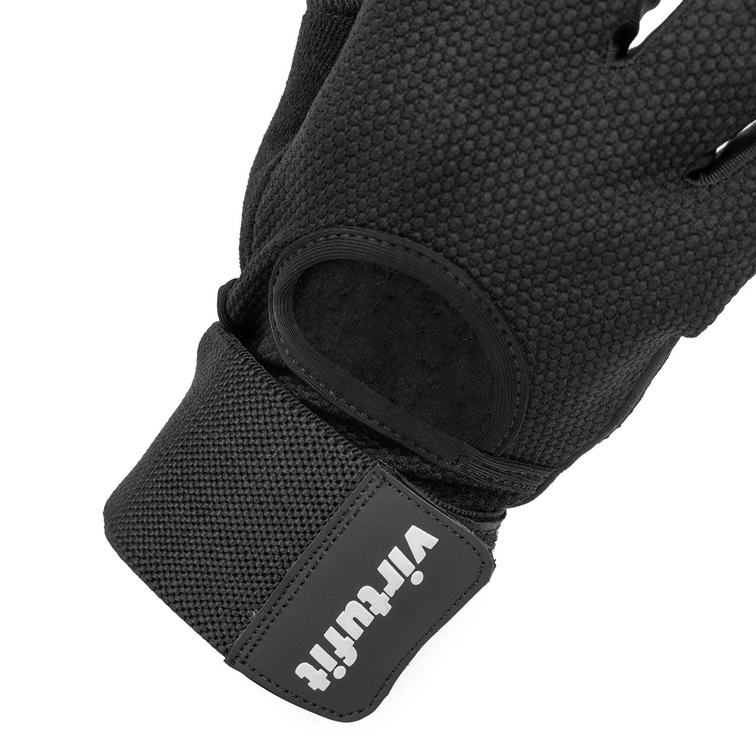 Nahaufnahme eines schwarzen Gewichtheberhandschuhs mit 'Virtufit'-Logo. Der Handschuh hat einen Handgelenkriemen und eine strukturierte Oberfläche.