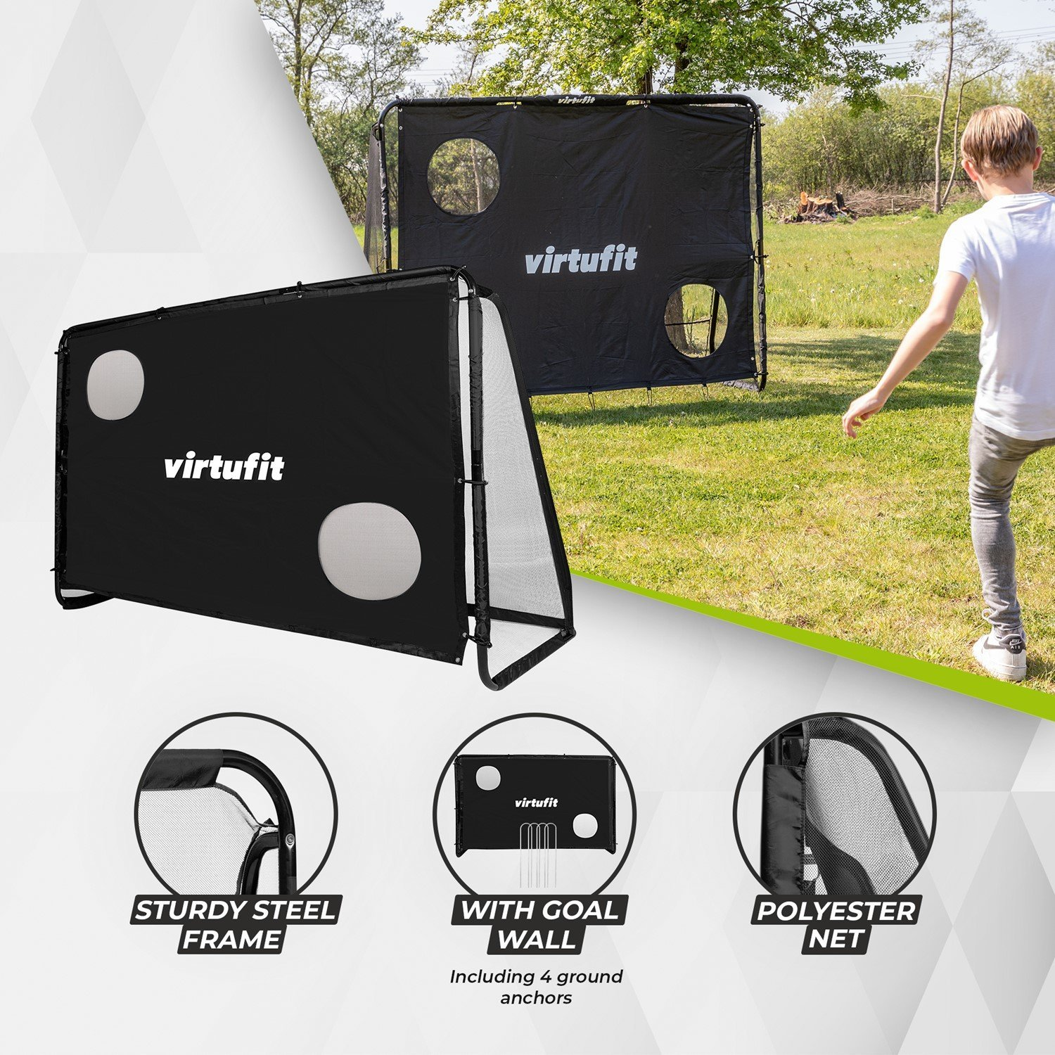 Un ragazzo calcia una palla verso una porta nera con dei buchi. La porta ha il logo 'virtufit'. Un'altra porta è sullo sfondo.