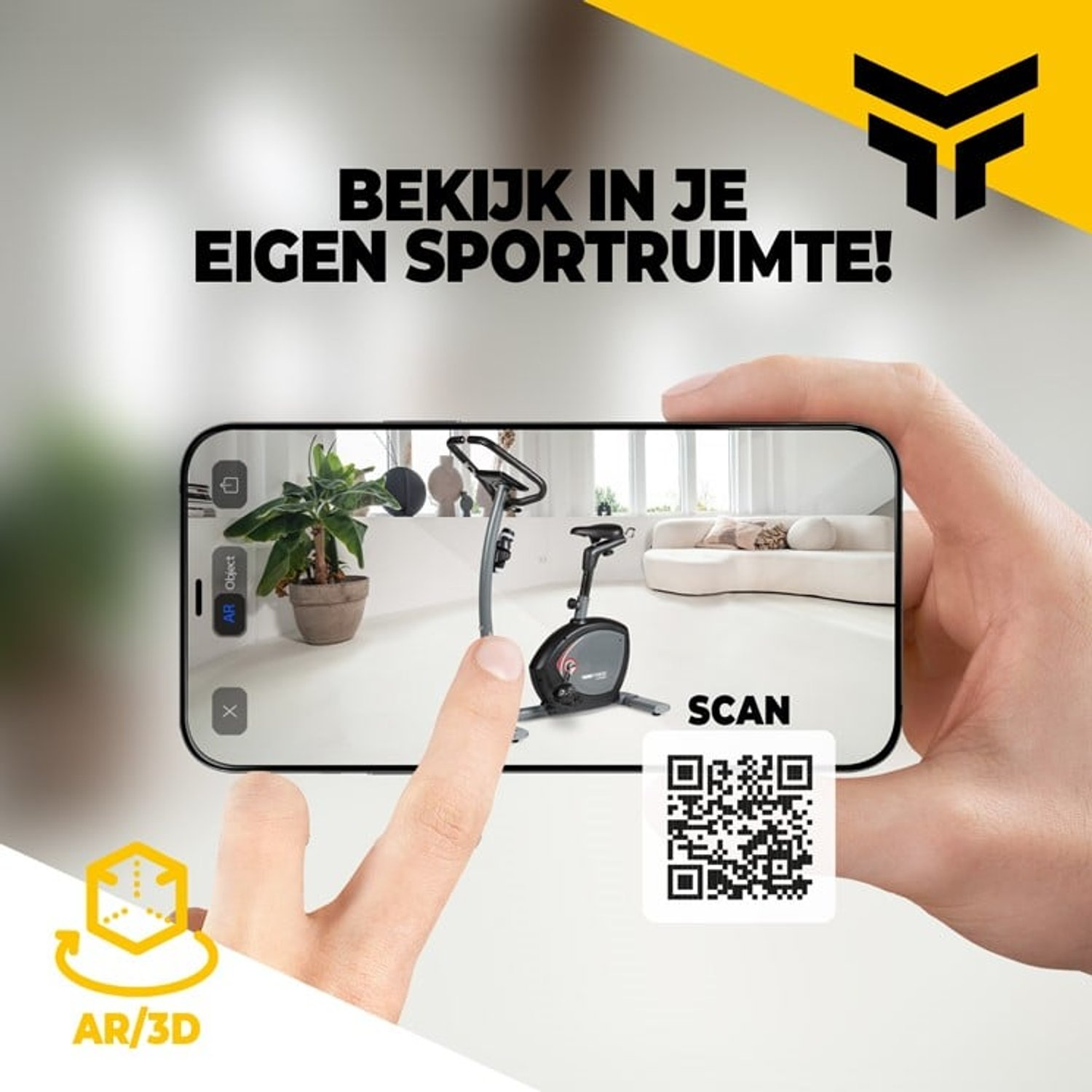 Hand hält Telefon mit Heimtrainer im Wohnzimmer. Text: 'Betrachten Sie es in Ihrem eigenen Sportraum!' mit QR-Code.