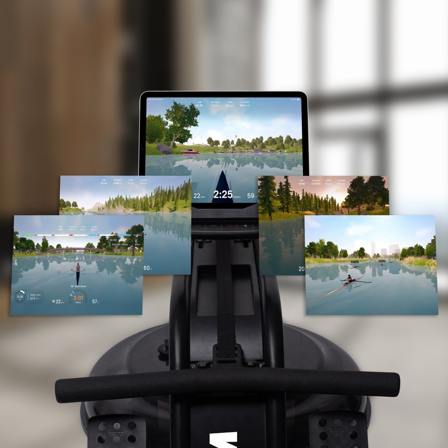 Rudergerät mit mehreren Bildschirmen, die virtuelle Ruderszenen auf einem See zeigen. Die Maschine ist schwarz, mit einem schwarzen Griff.