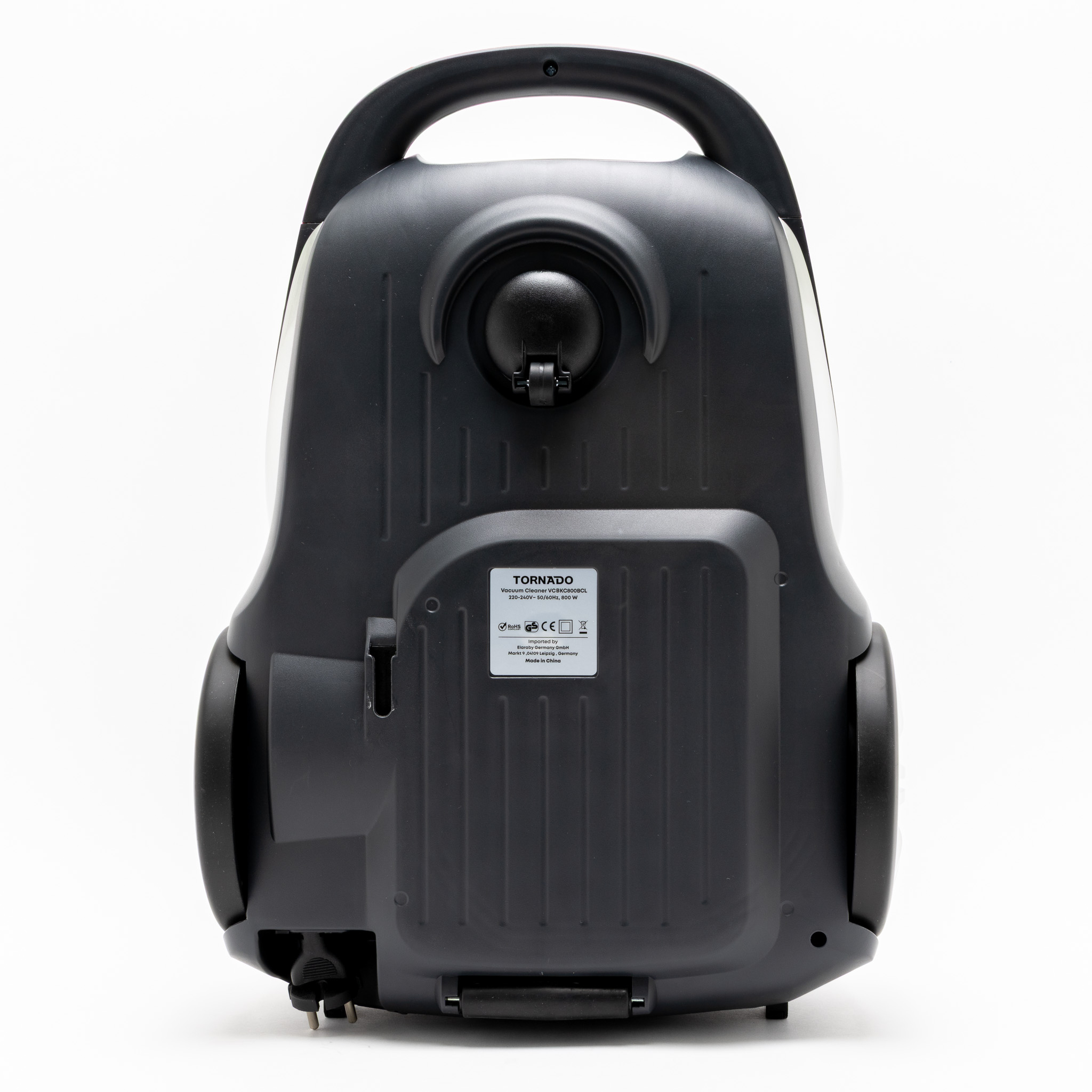 Widok z tyłu czarnego odkurzacza na białym tle. Ma uchwyt i etykietę ze specyfikacjami.