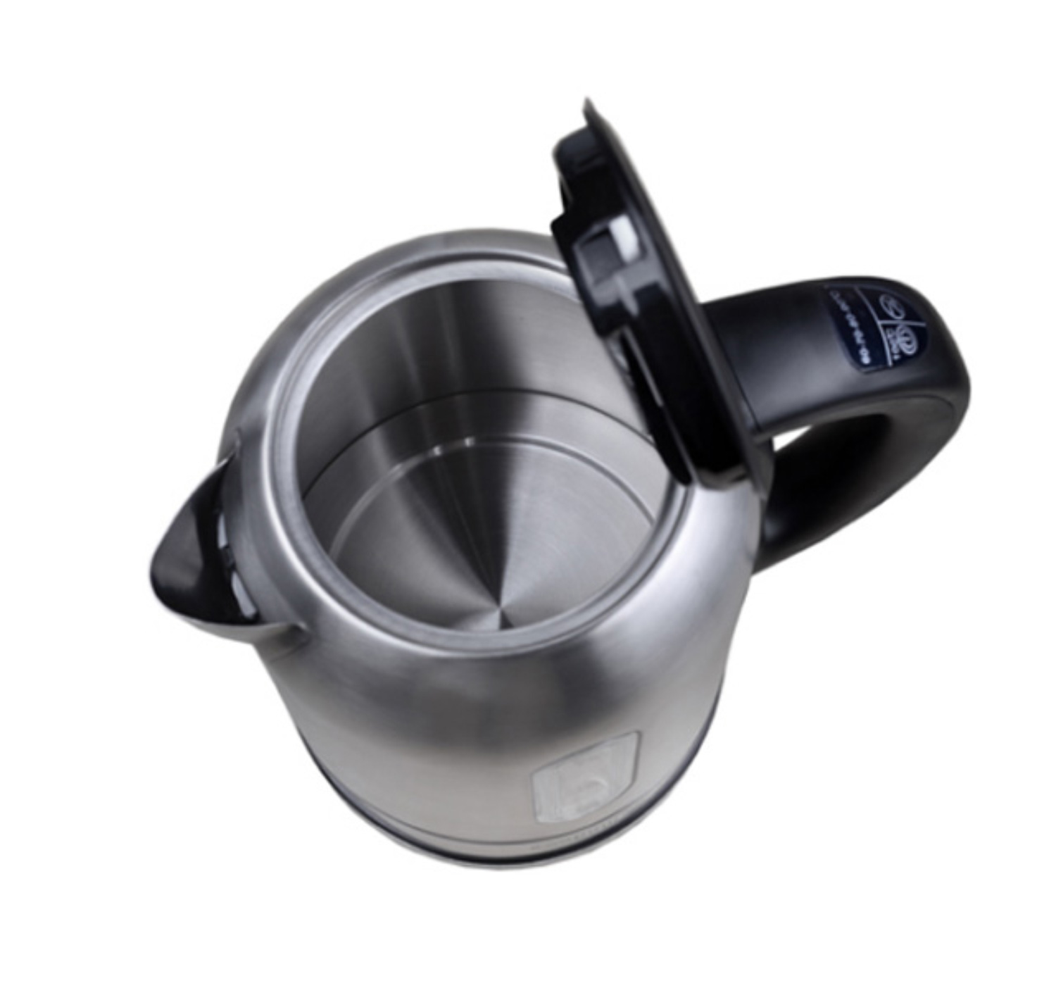 Czajnik elektryczny ze stali nierdzewnej, otwartą pokrywą, czarny uchwyt po prawej stronie. Izolowany na białym tle. Widok z góry.