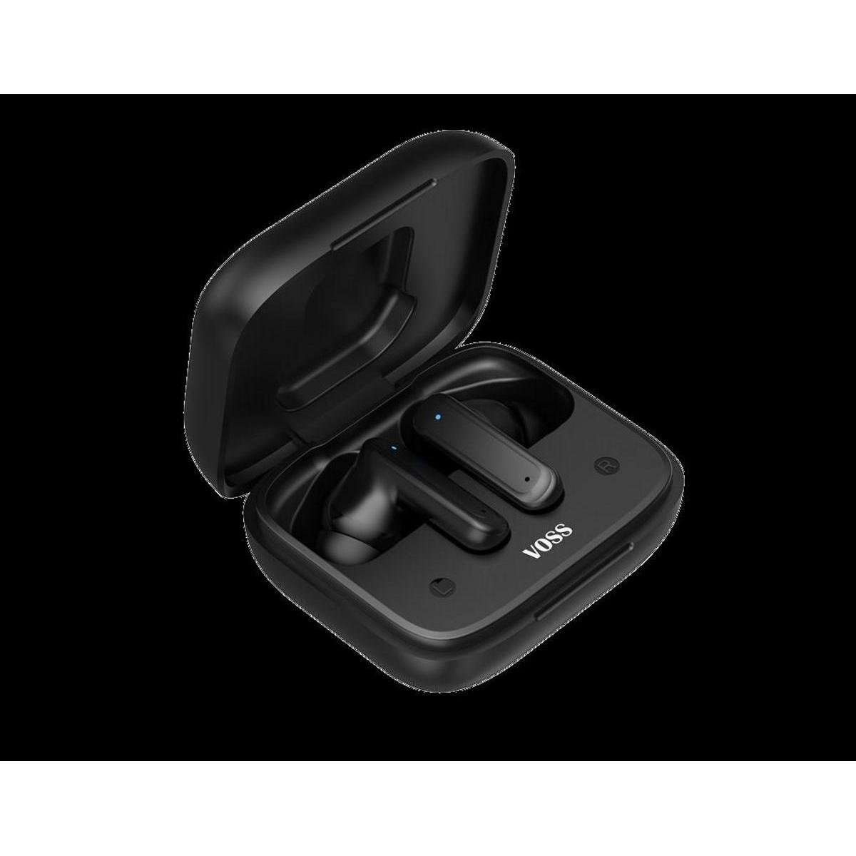 Auriculares VOSS negros en un estuche de carga abierto sobre un fondo negro. El estuche está abierto, mostrando los auriculares dentro.